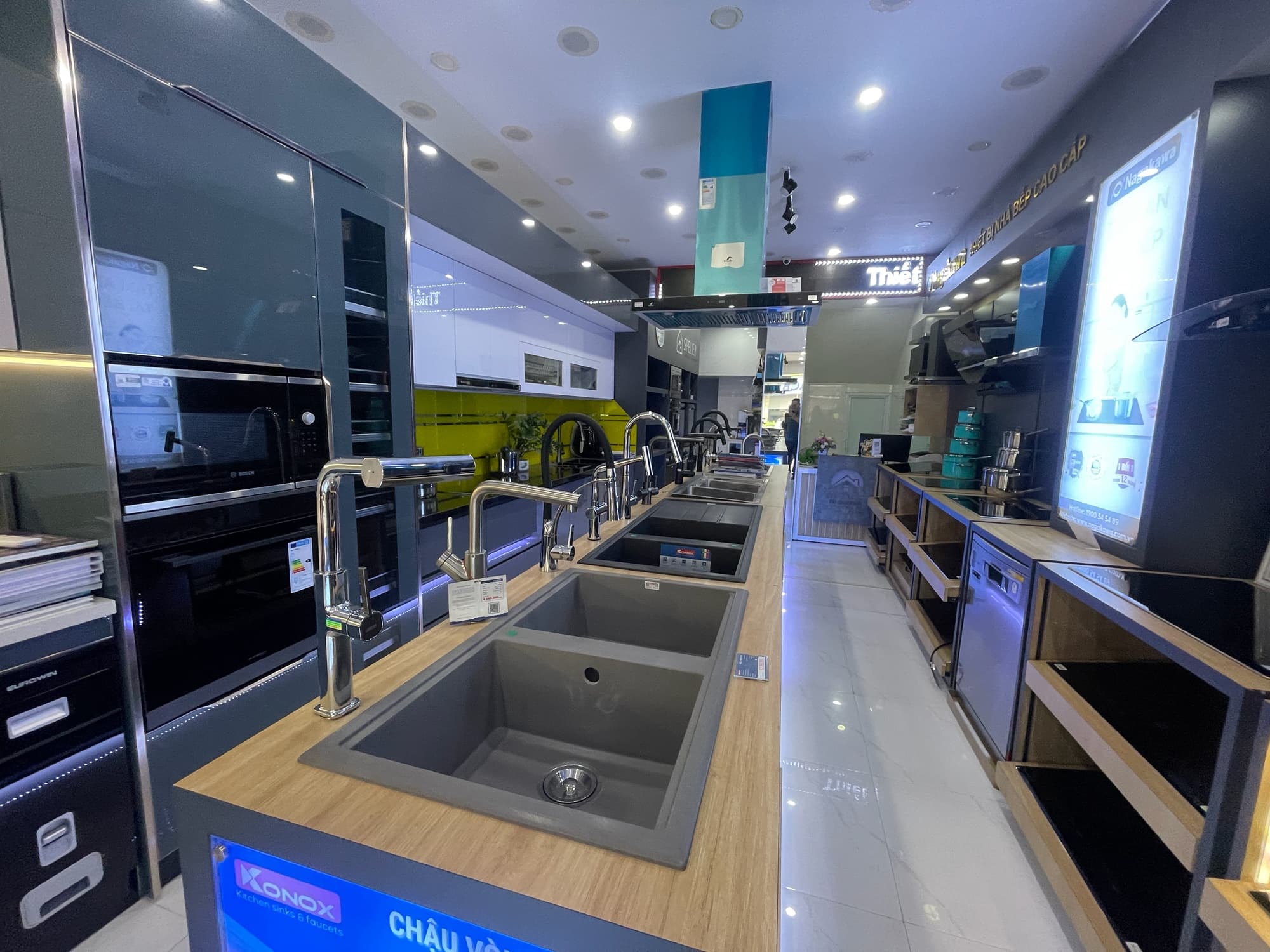 Nhà đất mặt phố, Long Biên, Hà Nội - 69m² giá 37.95 tỷ
