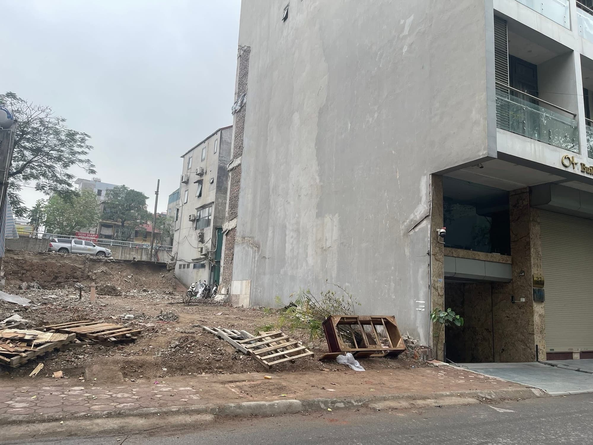 Nhà đất mặt phố, Tây Hồ, Hà Nội - 177.8m² giá 99 tỷ