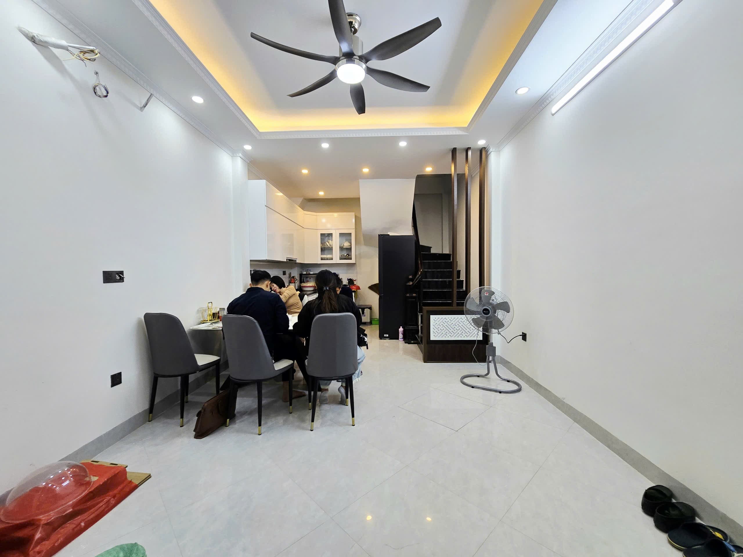 Nhà đất mặt phố, Cầu Giấy, Hà Nội - 30m² giá 10.2 tỷ