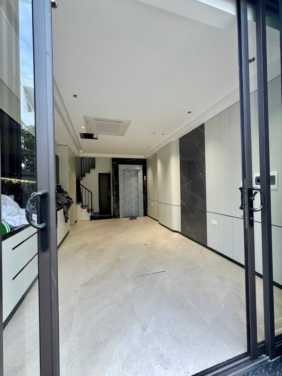 Nhà đất mặt phố, Long Biên, Hà Nội - 30m² giá 11.5 tỷ