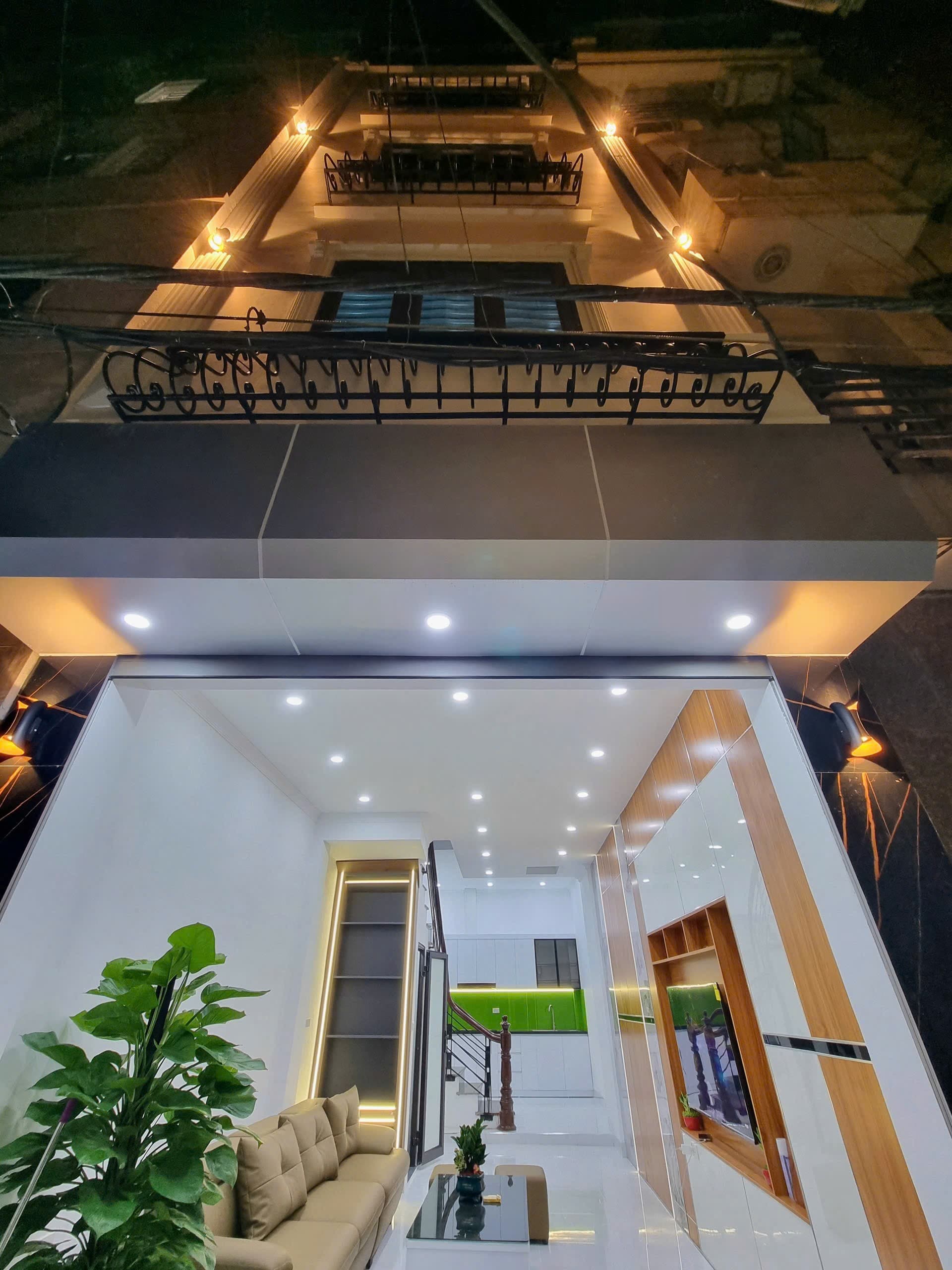 Nhà đất mặt phố, Thanh Trì, Hà Nội - 35m² giá 8.3 tỷ