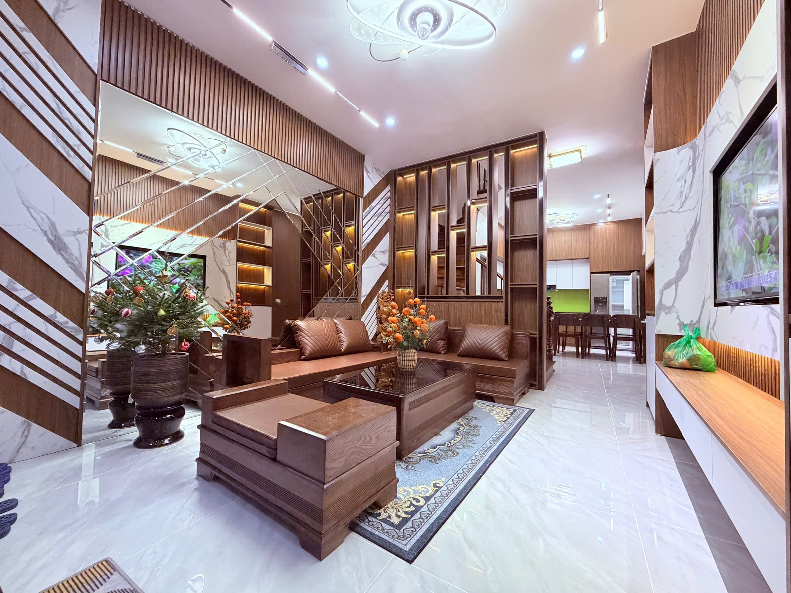 Nhà đất mặt phố, Cầu Giấy, Hà Nội - 37m² giá 10.89 tỷ