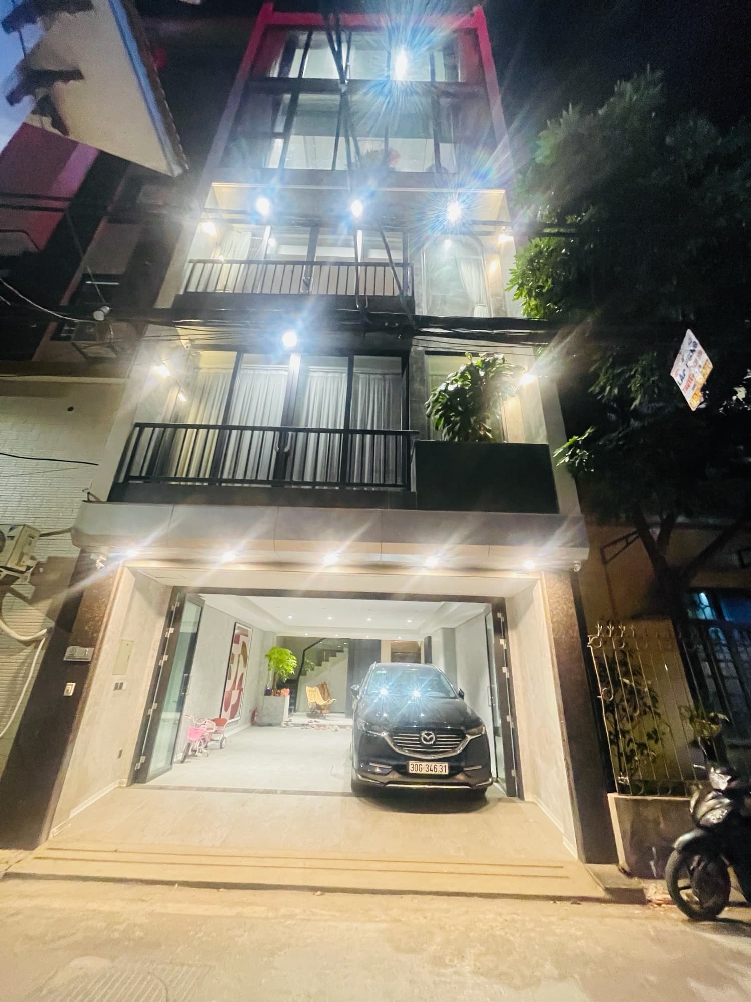 Nhà đất mặt phố, Long Biên, Hà Nội - 71.1m² giá 32.5 tỷ
