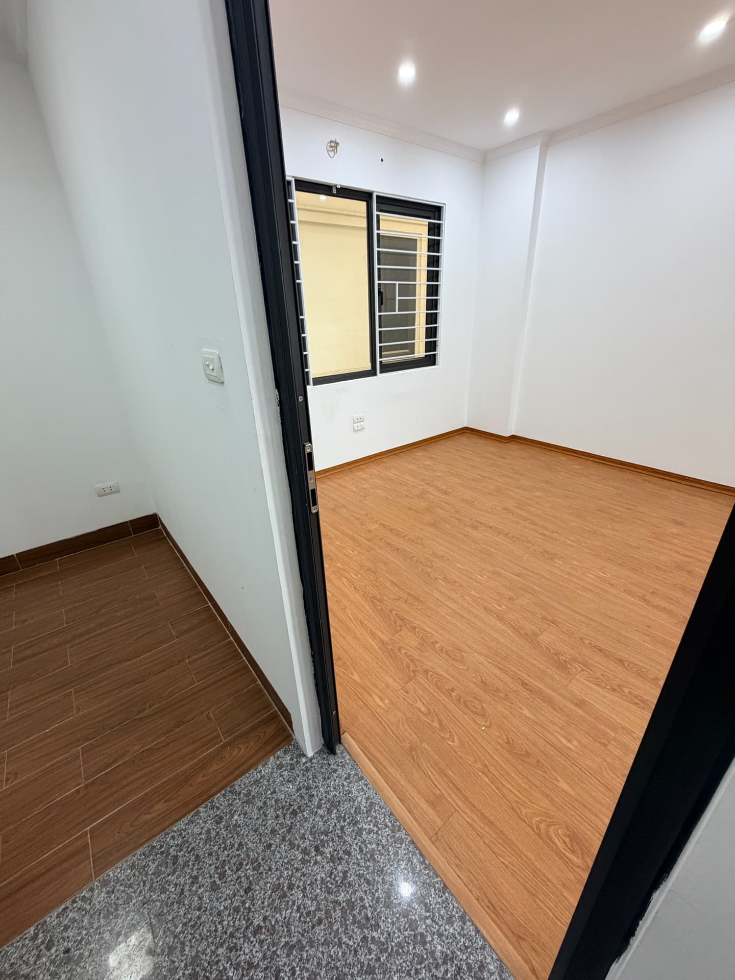 Nhà đất mặt phố, Long Biên, Hà Nội - 30m² giá 6.18 tỷ