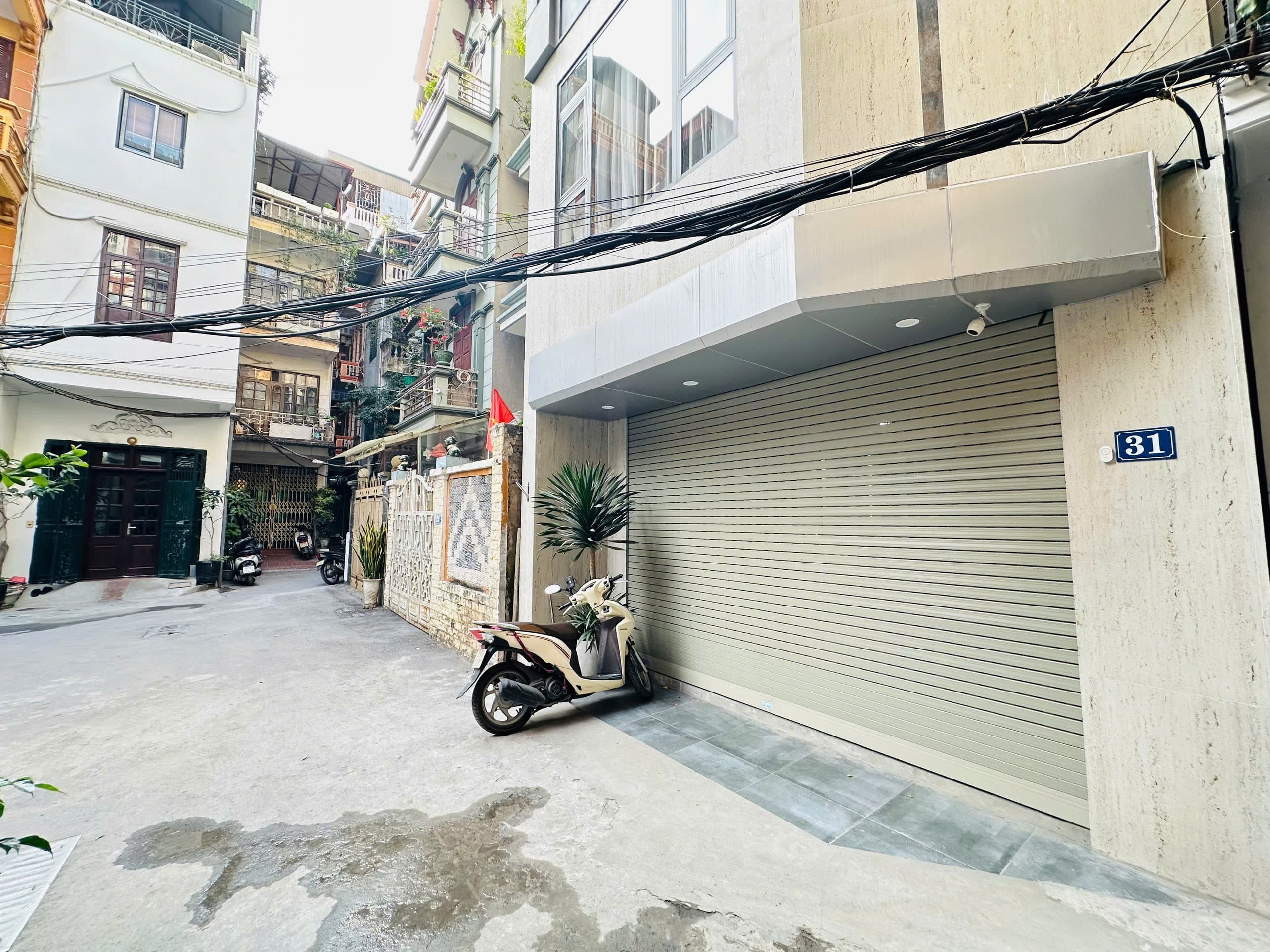 Nhà đất mặt phố, Tây Hồ, Hà Nội - 68m² giá 21.5 tỷ