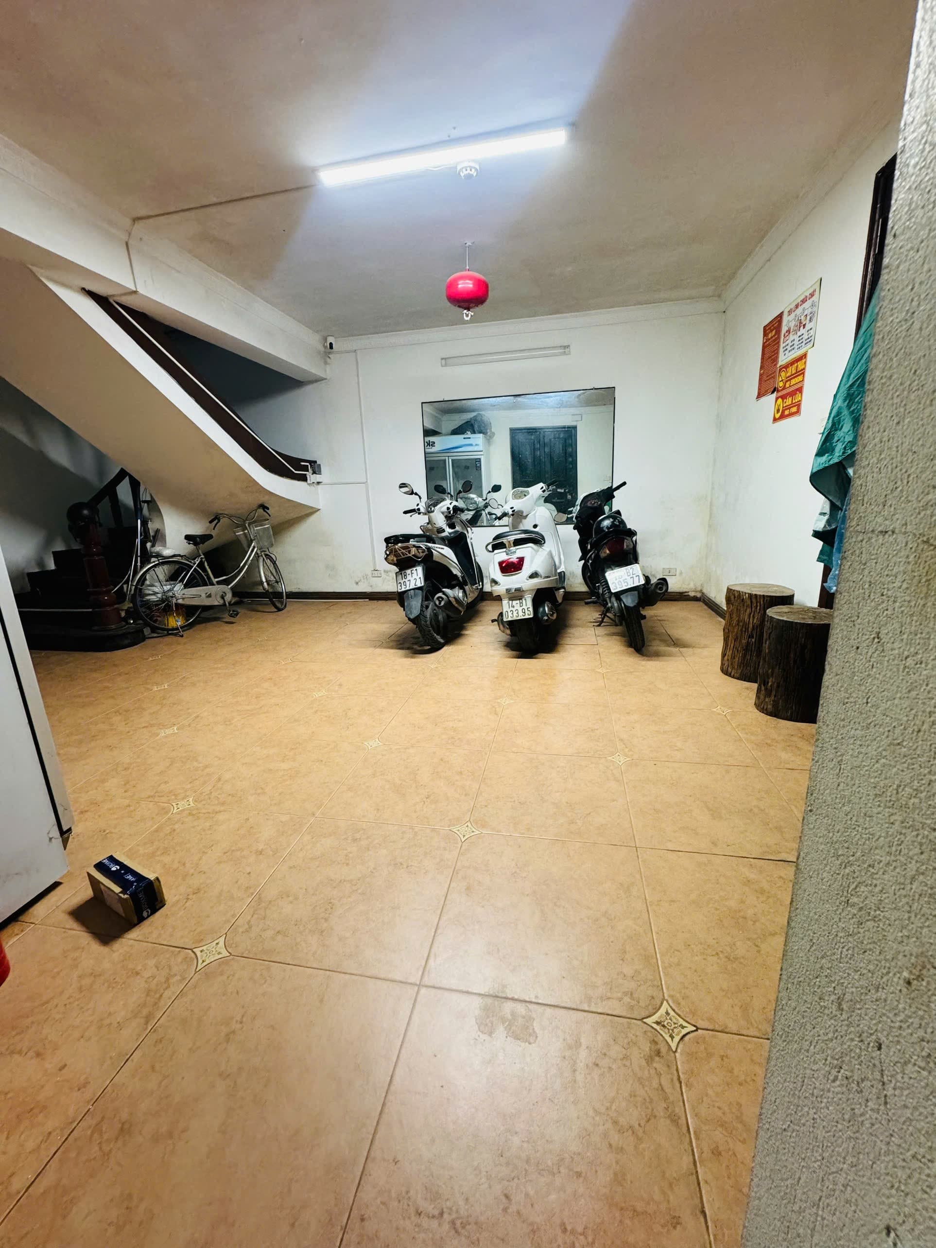 Nhà đất mặt phố, Tây Hồ, Hà Nội - 76m² giá 20.5 tỷ