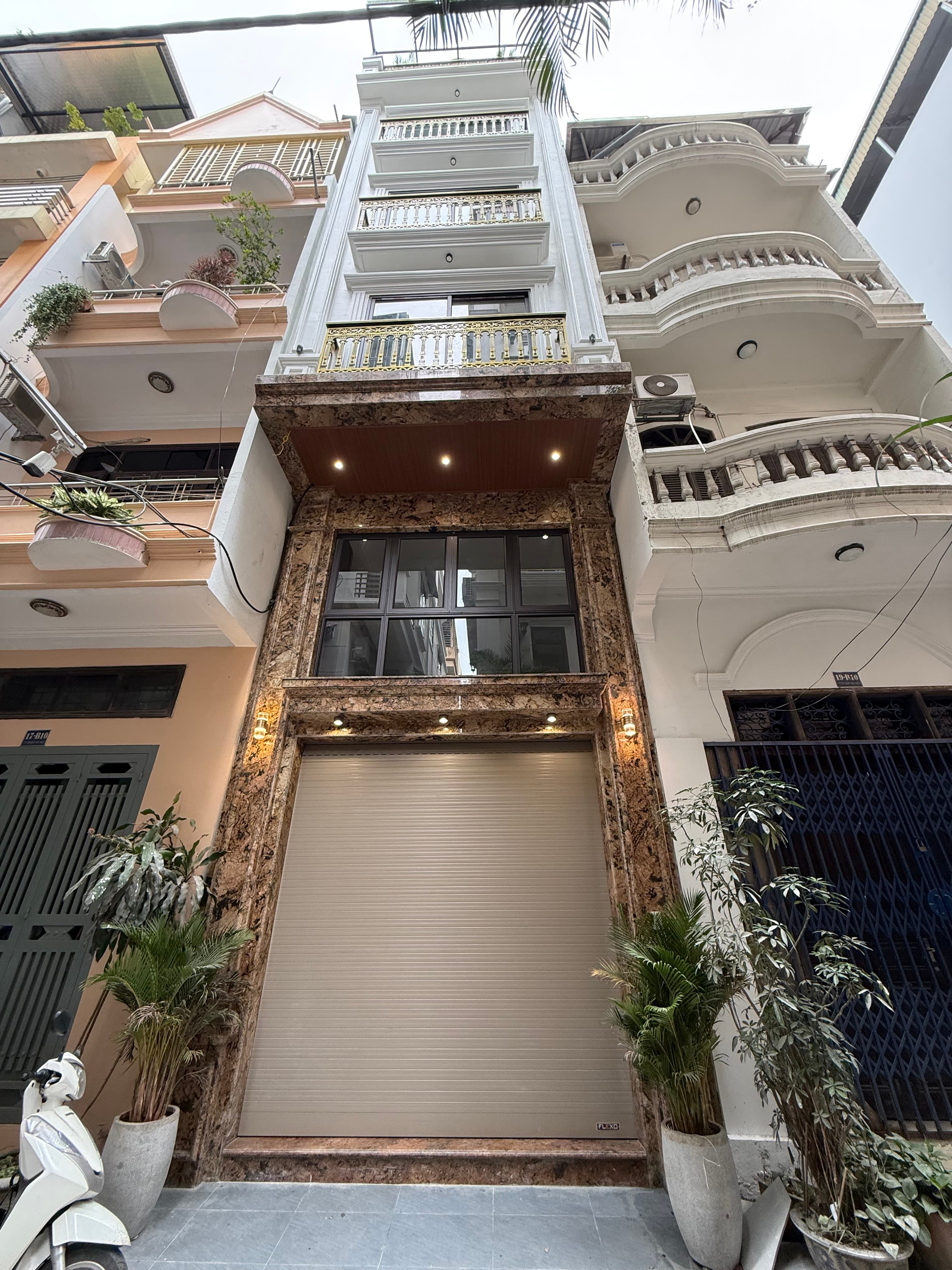 Nhà đất mặt phố, Cầu Giấy, Hà Nội - 40m² giá 21.7 tỷ