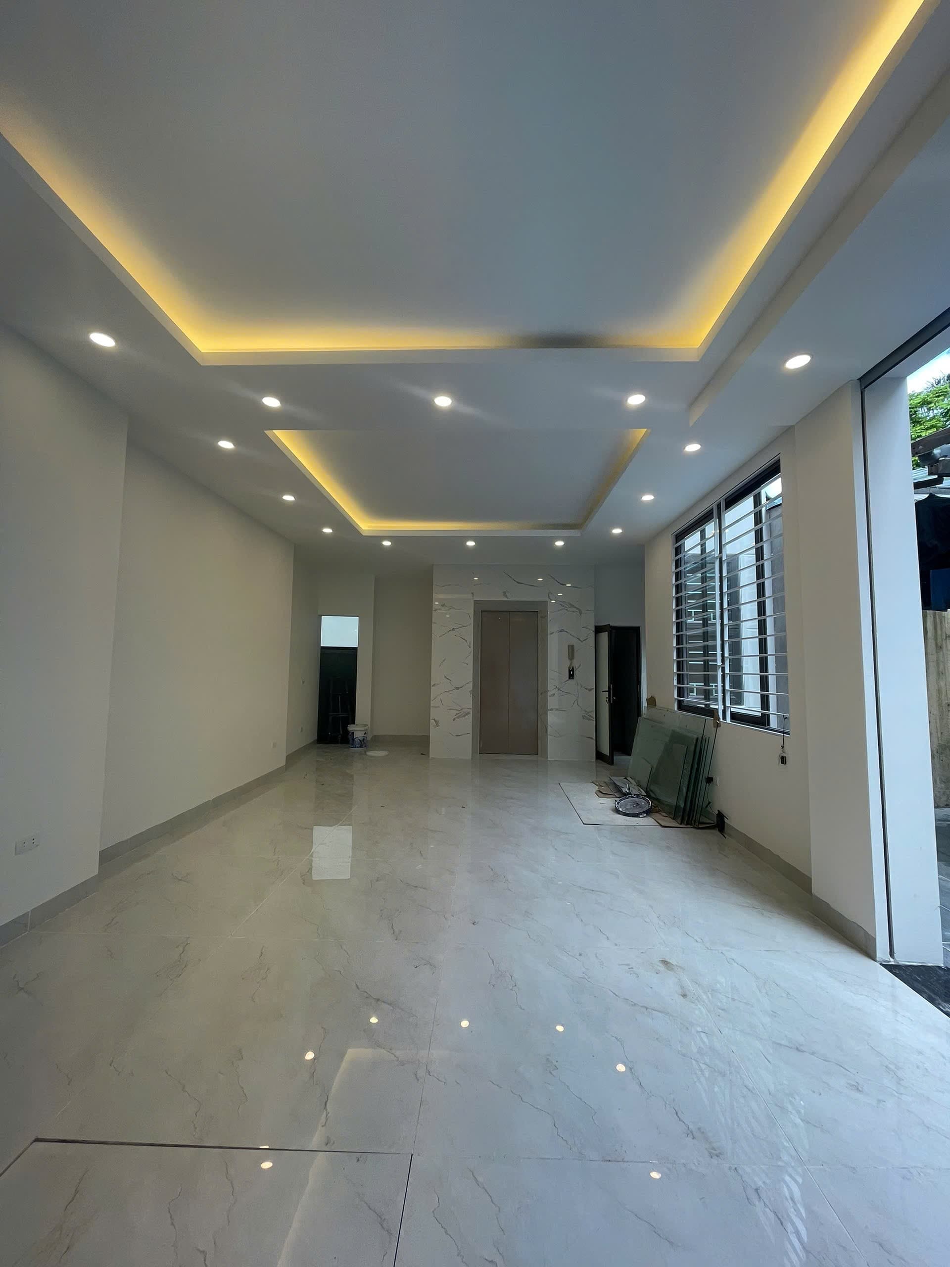 Nhà đất mặt phố, Long Biên, Hà Nội - 69m² giá 9.8 tỷ