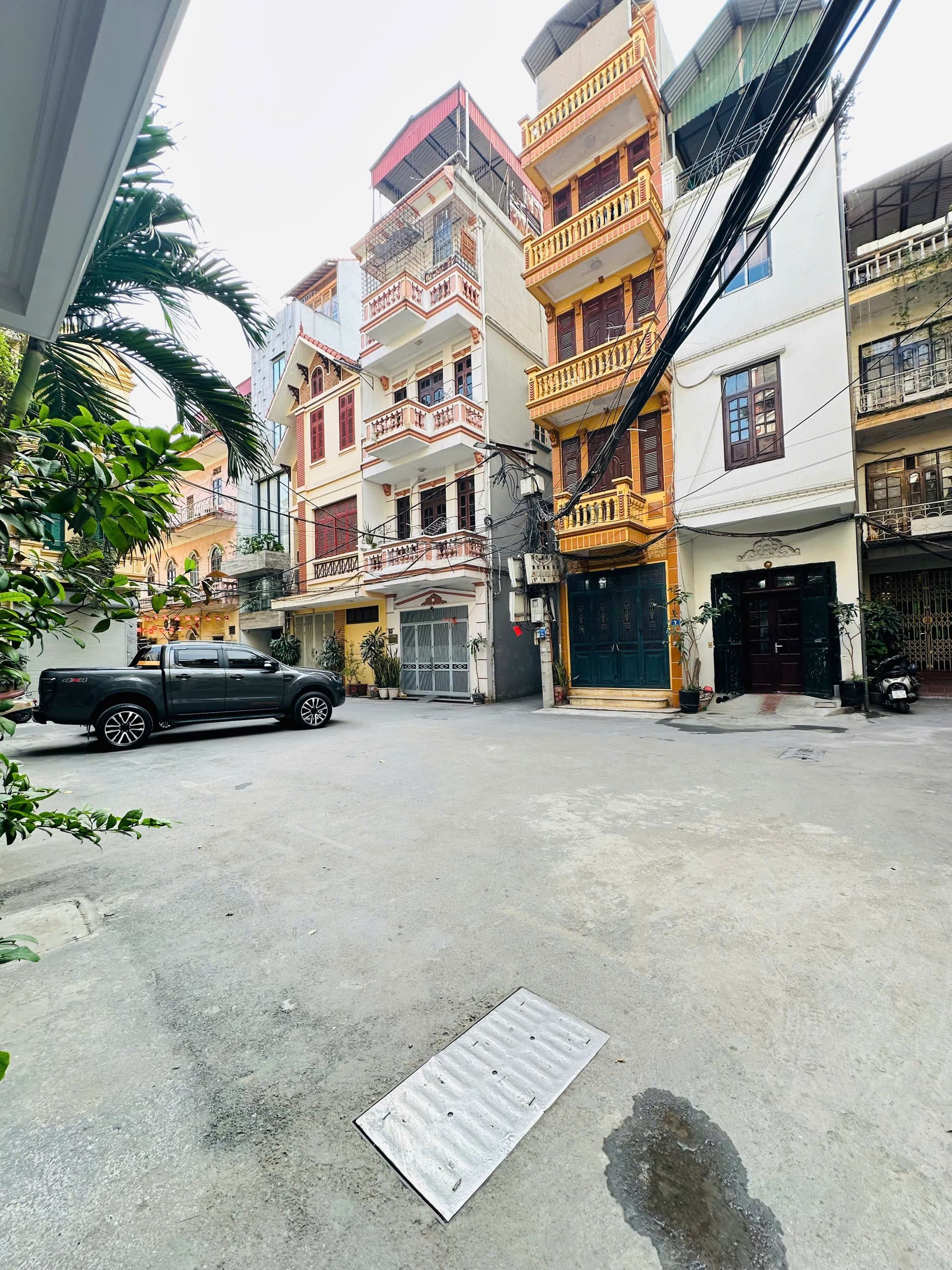 Nhà đất mặt phố, Tây Hồ, Hà Nội - 68m² giá 21.5 tỷ