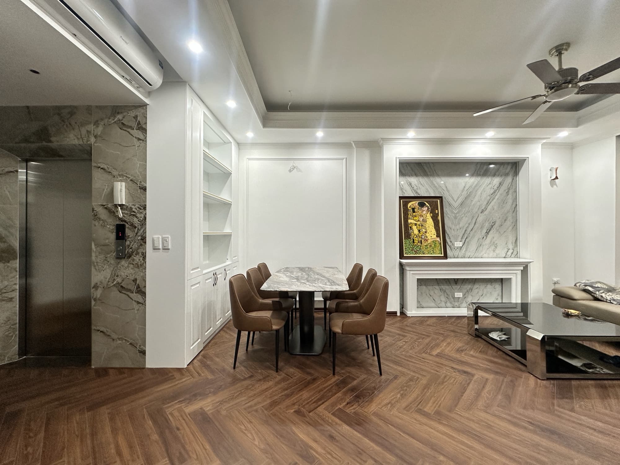 Nhà đất mặt phố, Long Biên, Hà Nội - 75m² giá 14.8 tỷ