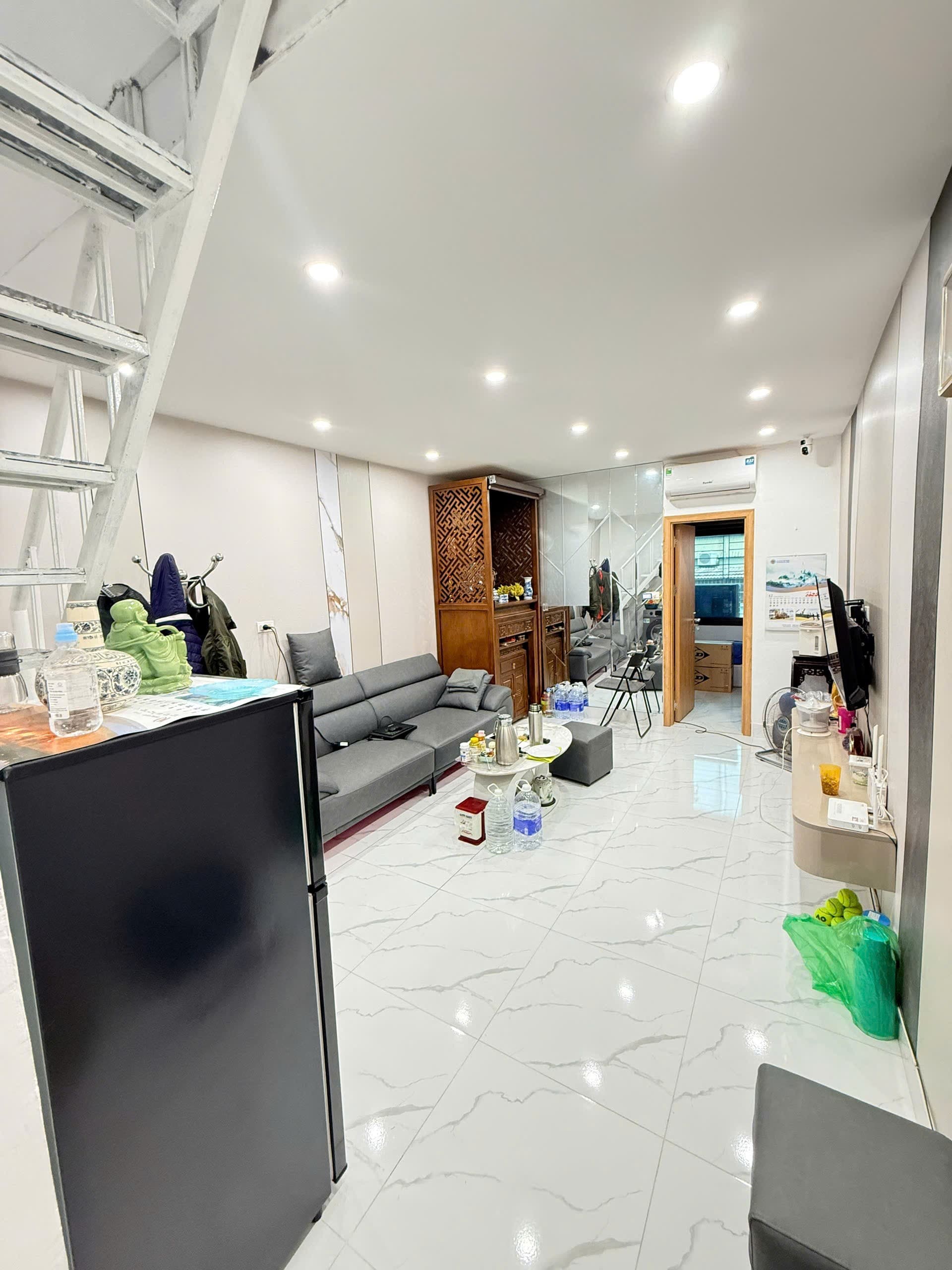 Căn hộ mặt phố Cầu Giấy, Hà Nội - 24m² giá 5.3 tỷ