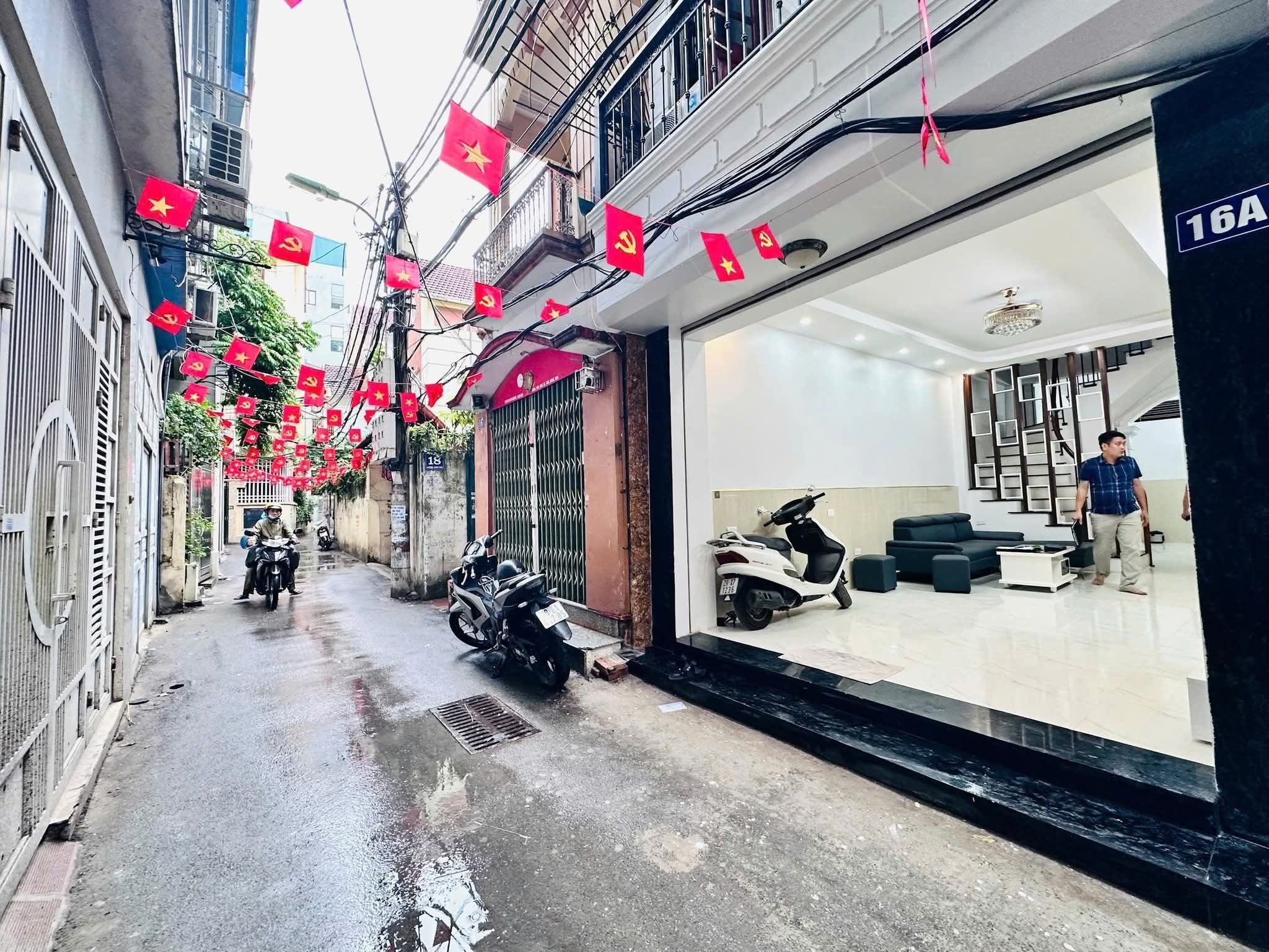 Nhà đất mặt phố, Cầu Giấy, Hà Nội - 42m² giá 13.2 tỷ