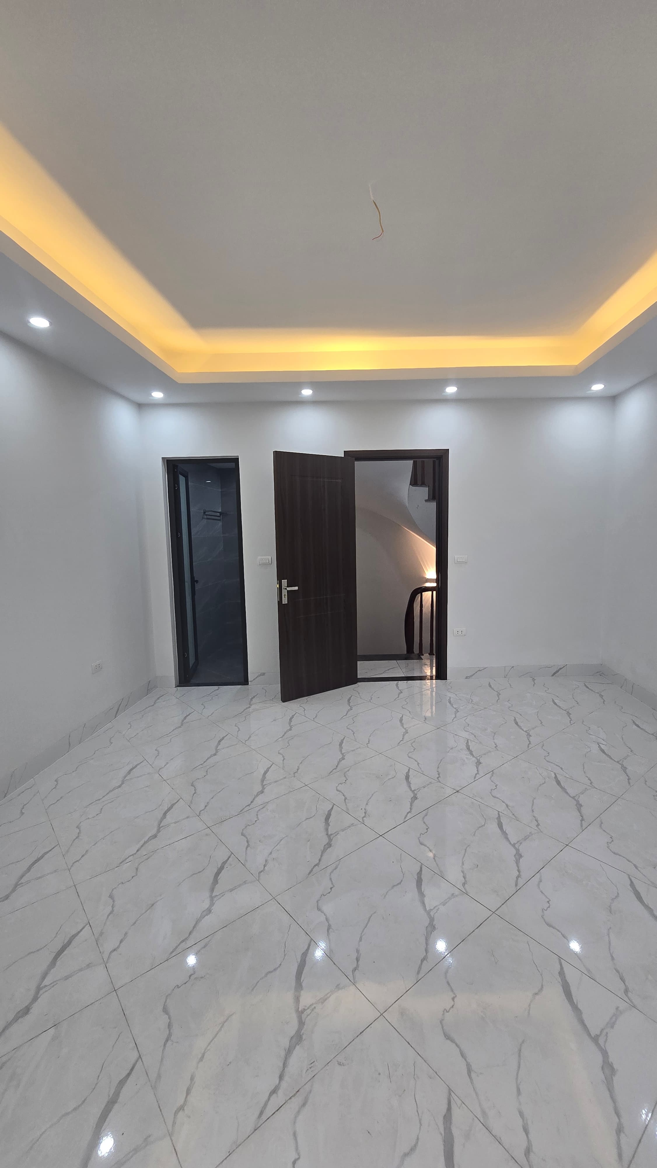 Nhà đất mặt phố, Long Biên, Hà Nội - 42m² giá 8.65 tỷ
