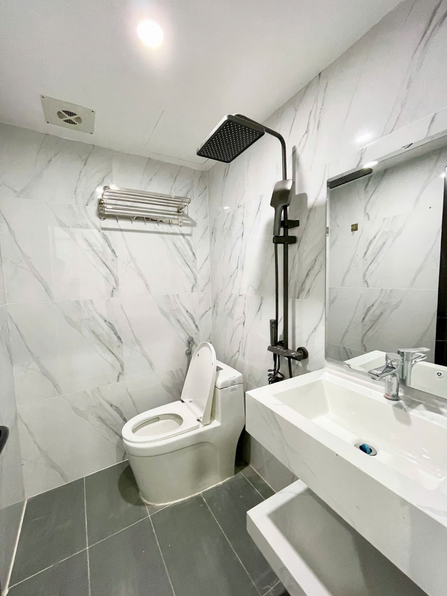 Nhà đất mặt phố, Cầu Giấy, Hà Nội - 61m² giá 19.8 tỷ