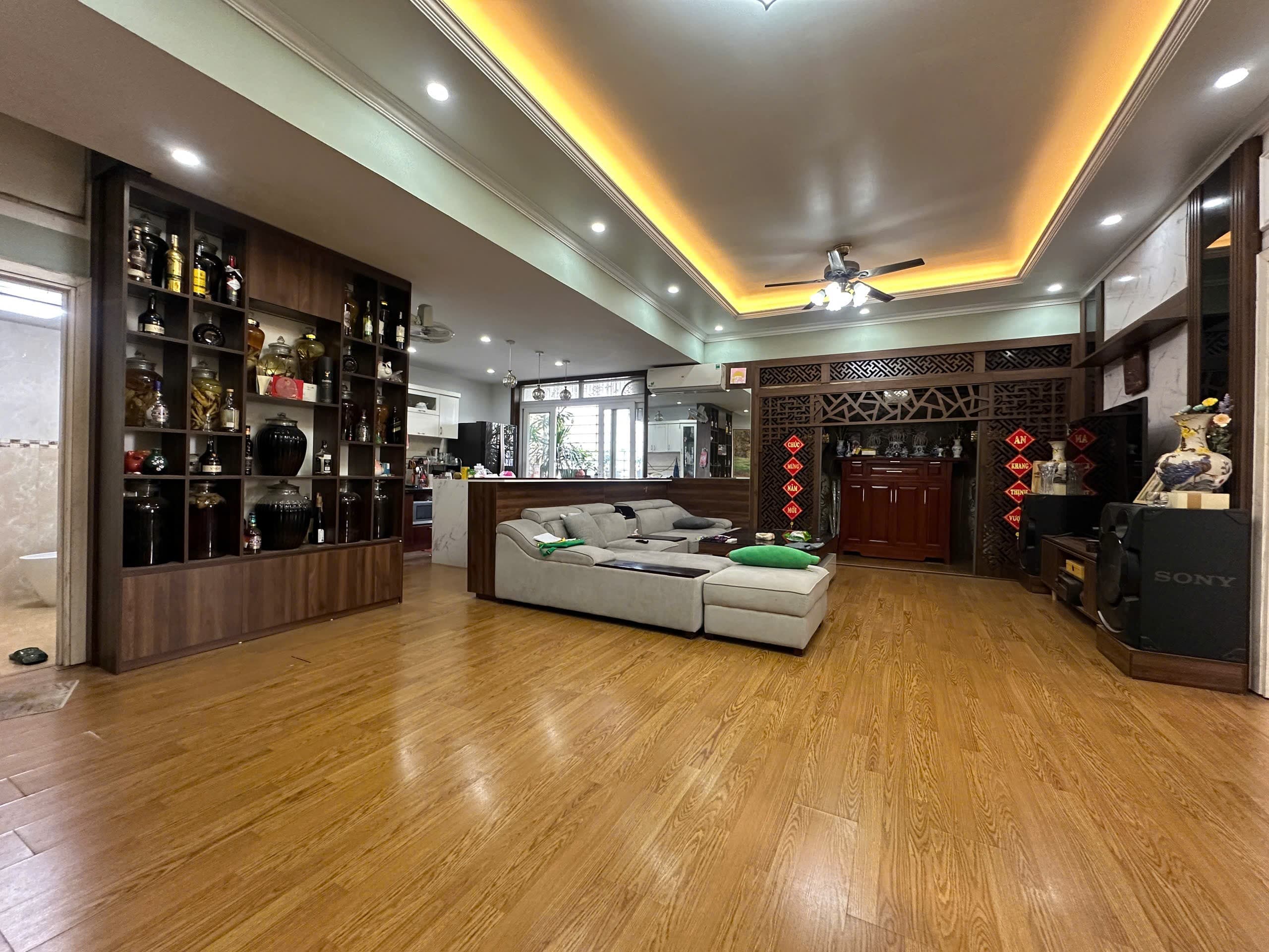 Căn hộ mặt phố, Hoàng Mai, Hà Nội - 130m² giá 8.38 tỷ