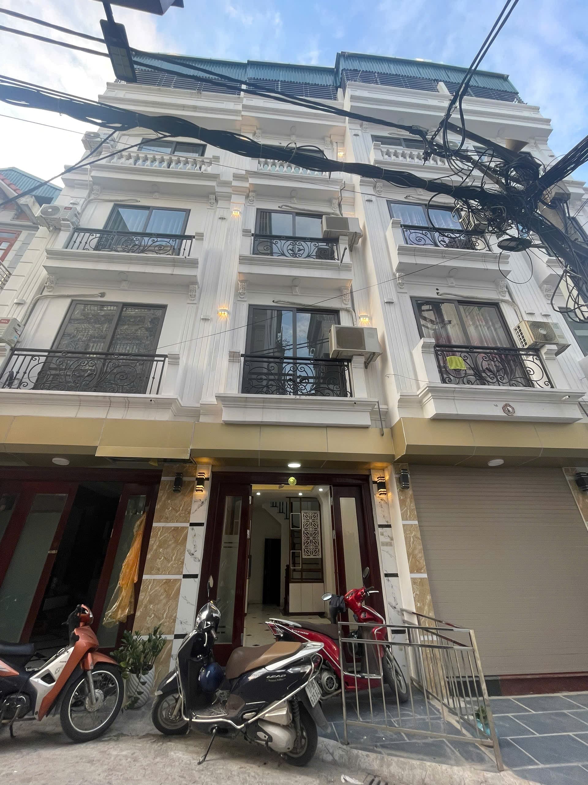 Nhà đất mặt phố, Long Biên, Hà Nội - 30m² giá 7.65 tỷ