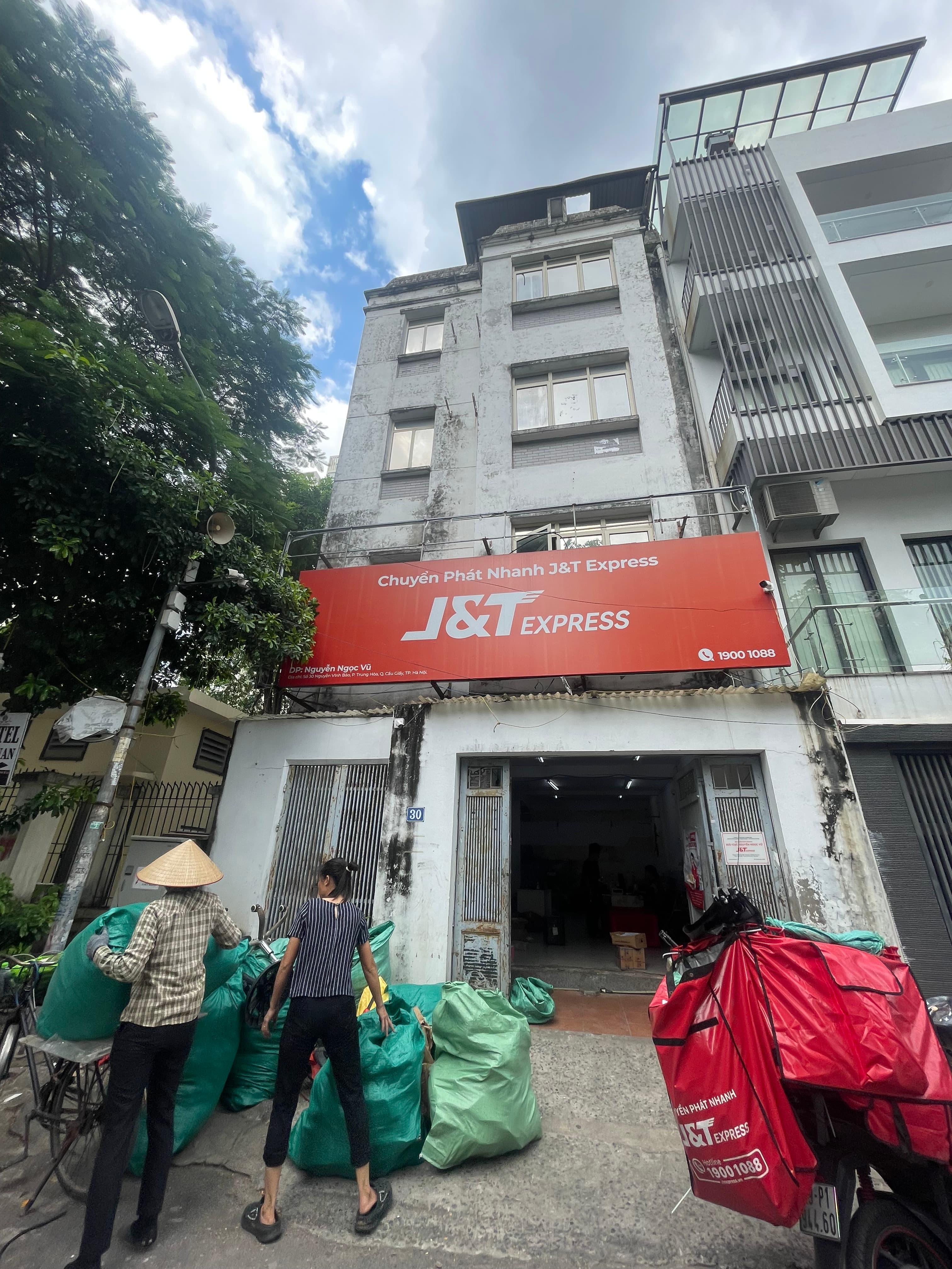 Nhà đất mặt phố, Cầu Giấy, Hà Nội - 105.6m² giá 57 tỷ