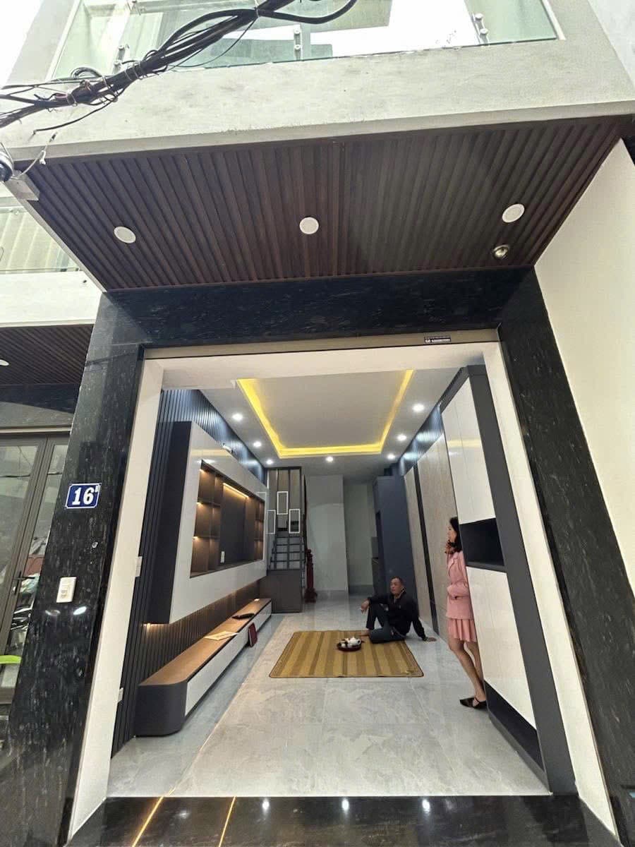Nhà đất mặt phố, Long Biên, Hà Nội - 35m² giá 9 tỷ