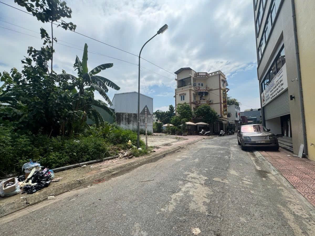 Nhà đất mặt phố, Long Biên, Hà Nội - 215m² giá 31.5 tỷ