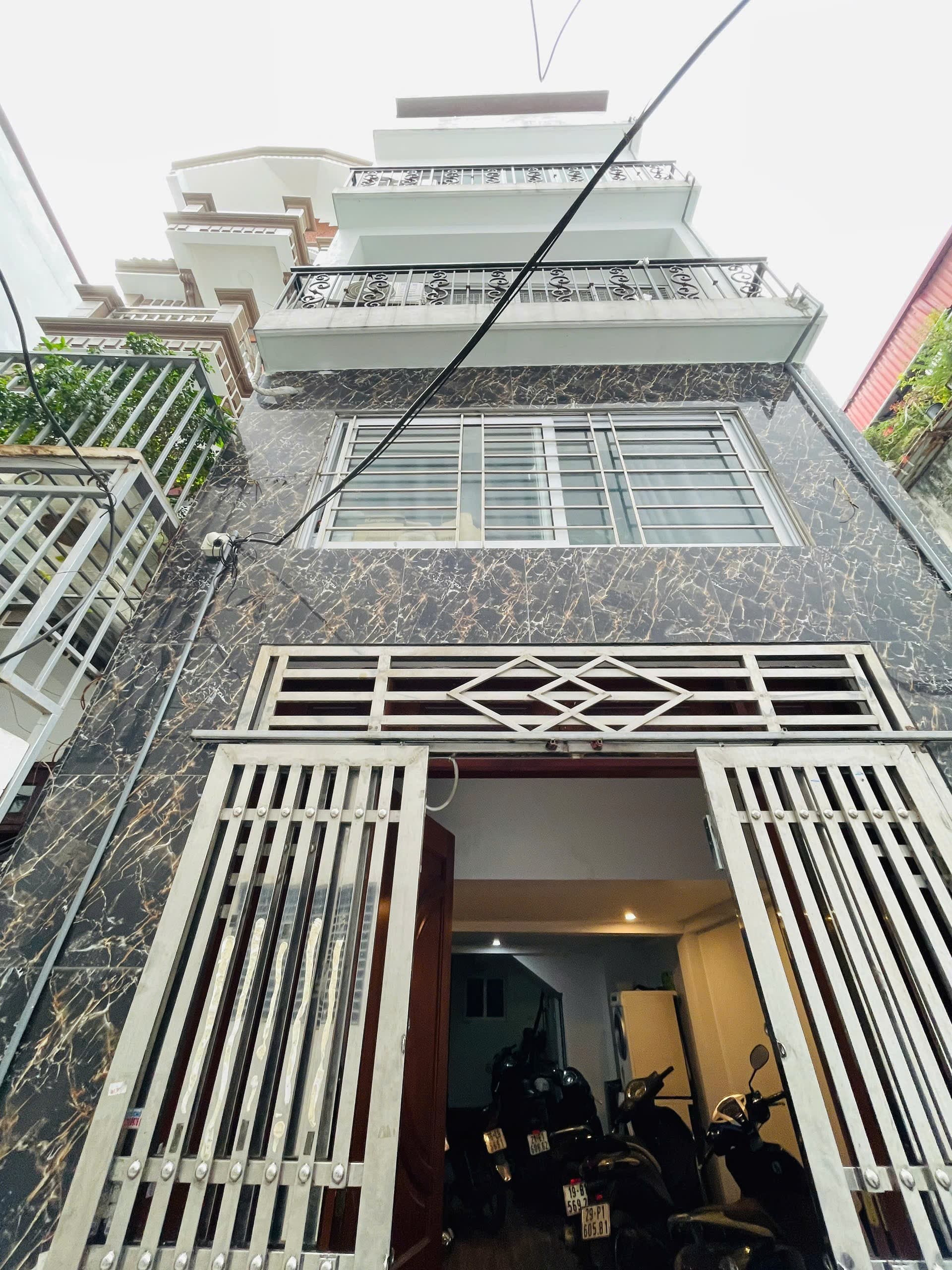 Nhà đất mặt phố, Cầu Giấy, Hà Nội - 63m² giá 13.3 tỷ