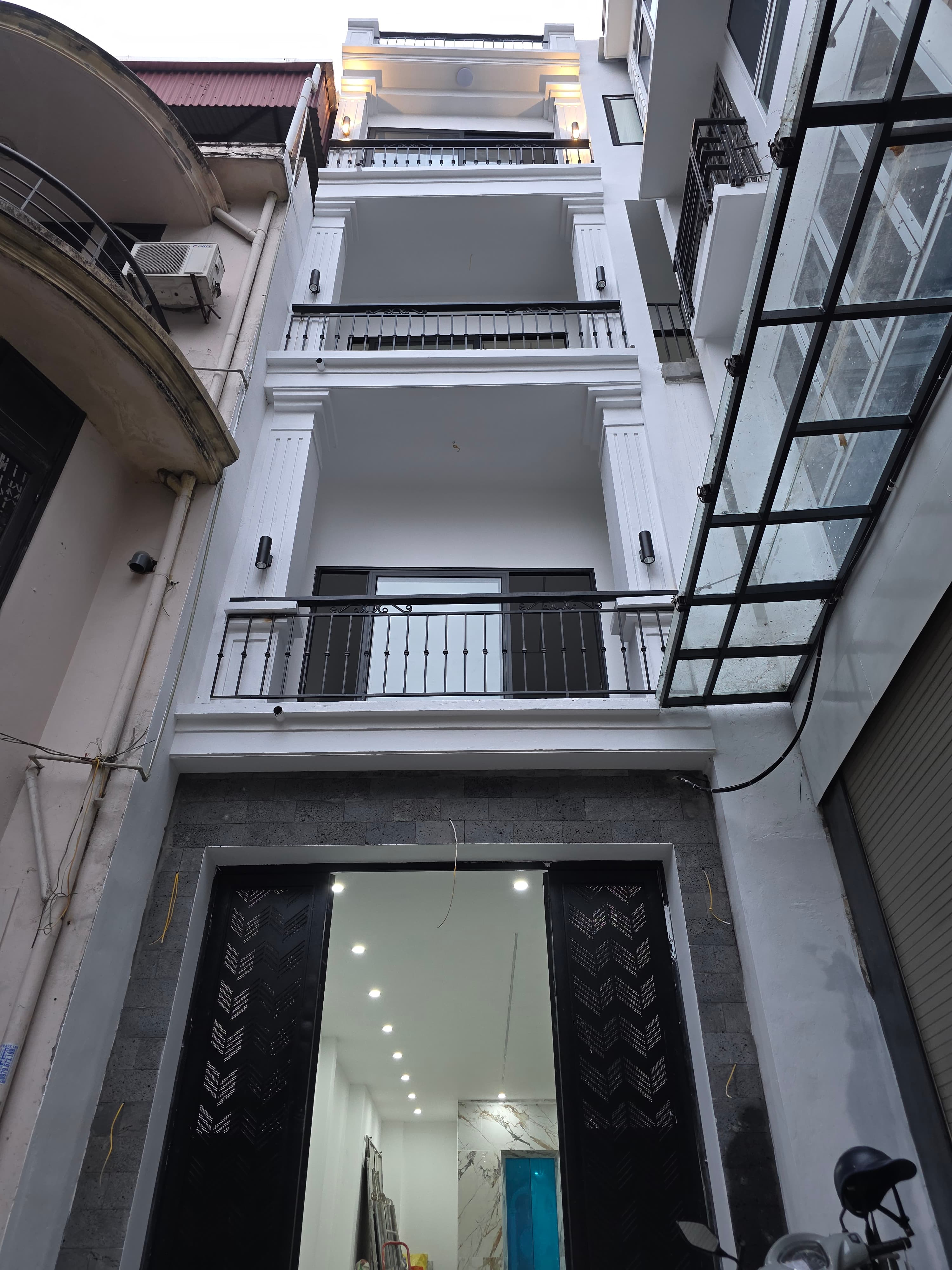 Nhà đất mặt phố, Tây Hồ, Hà Nội - 80m² giá 23.5 tỷ