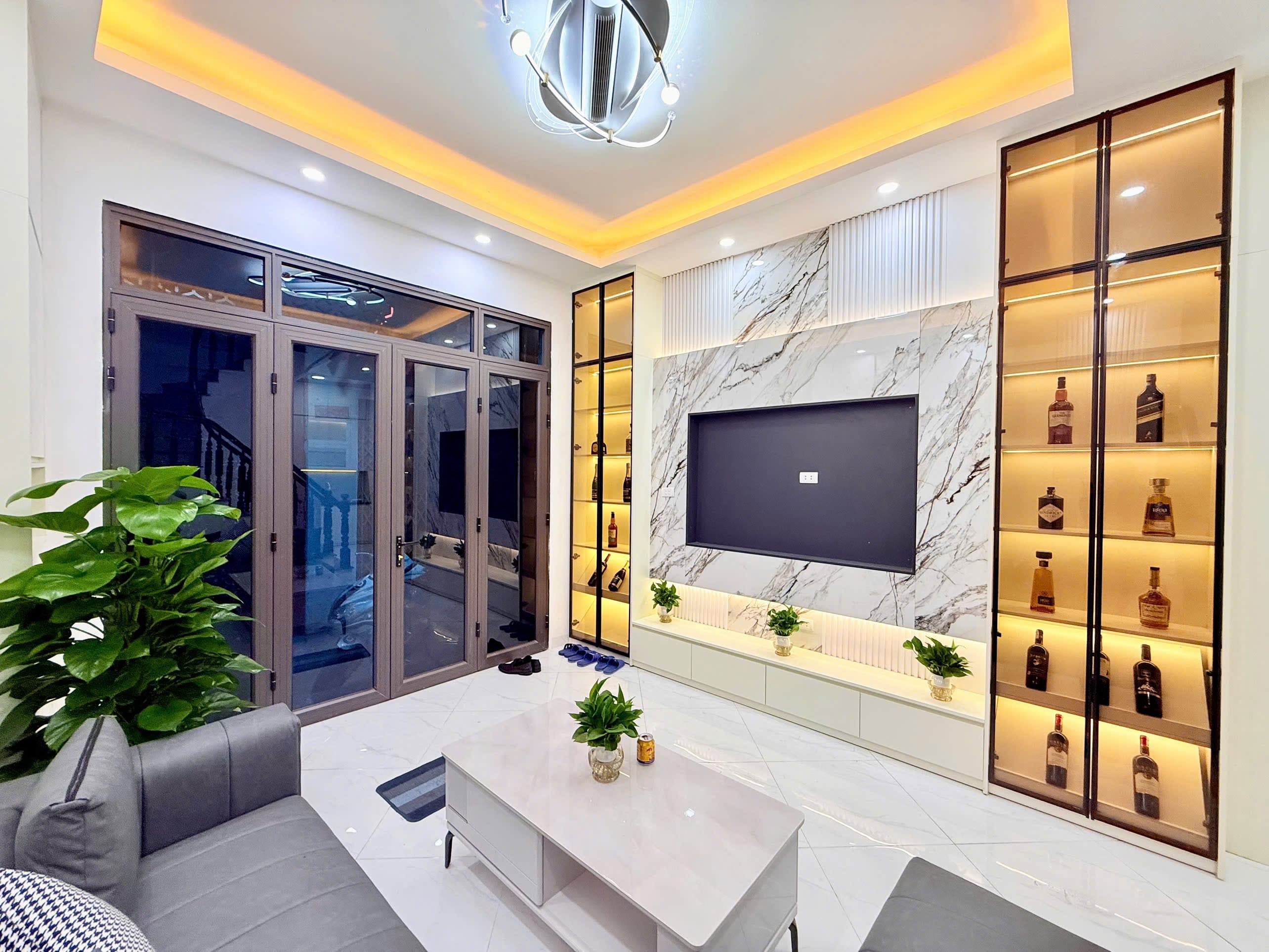 Nhà đất mặt phố, Hoàng Mai, Hà Nội - 31m² giá 8.35 tỷ