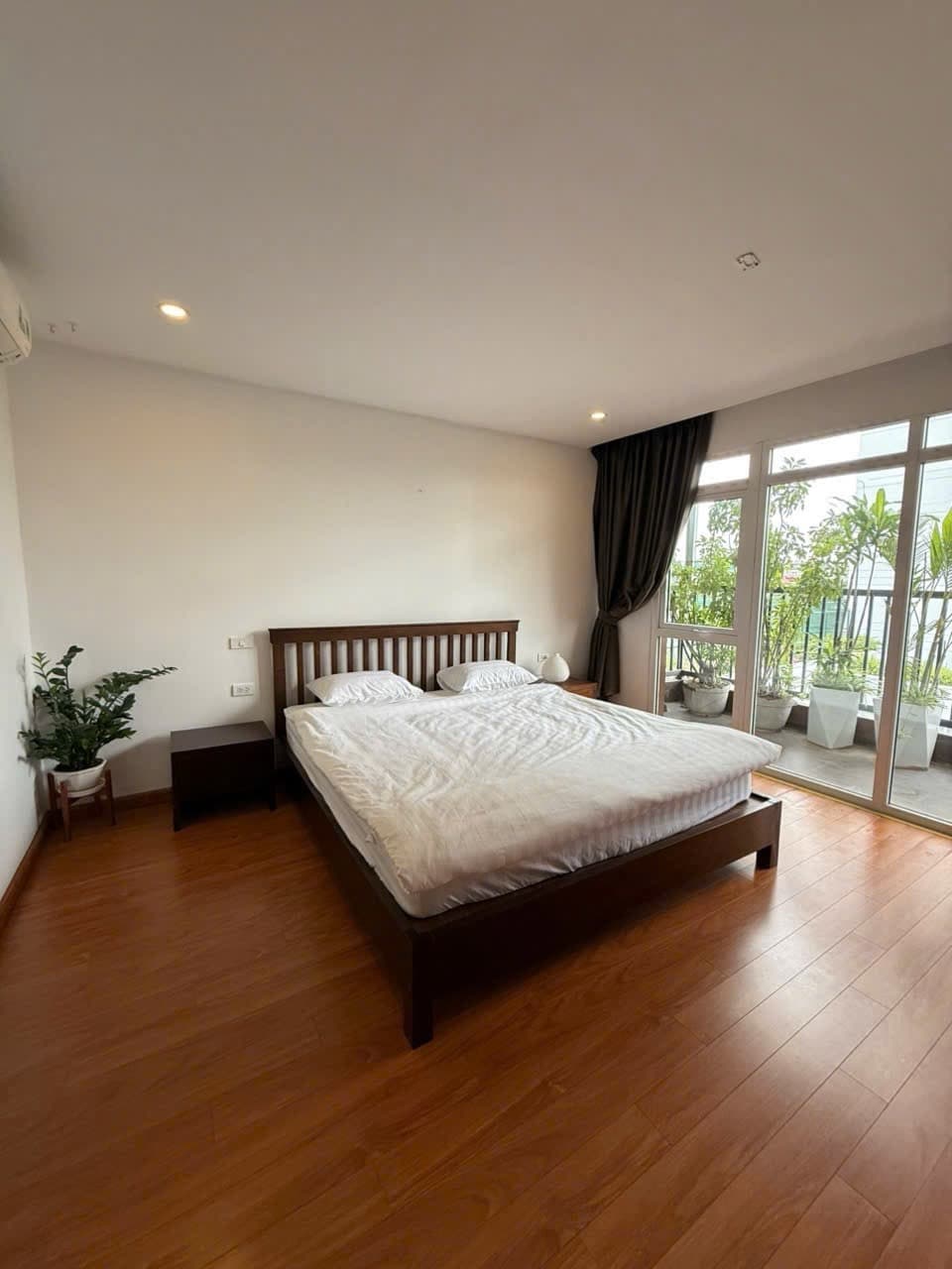 Nhà đất mặt phố, Tây Hồ, Hà Nội - 176m² giá 100 tỷ