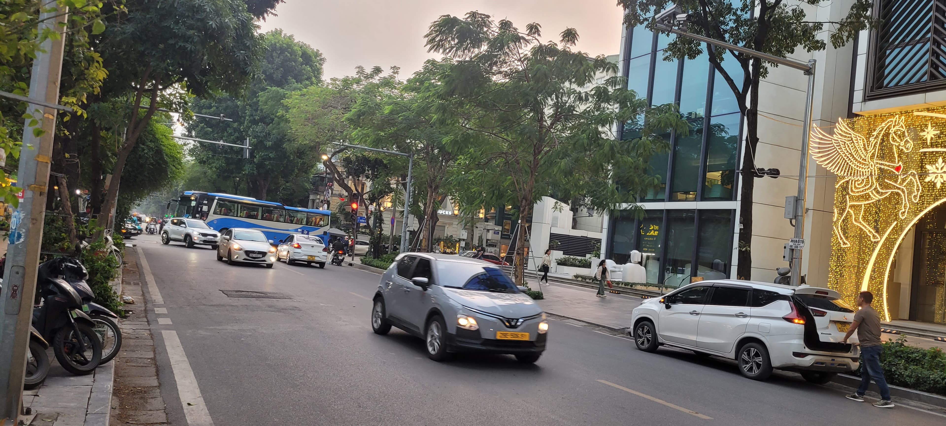 Nhà đất mặt phố, Hoàn Kiếm, Hà Nội - 100m² giá 106 tỷ