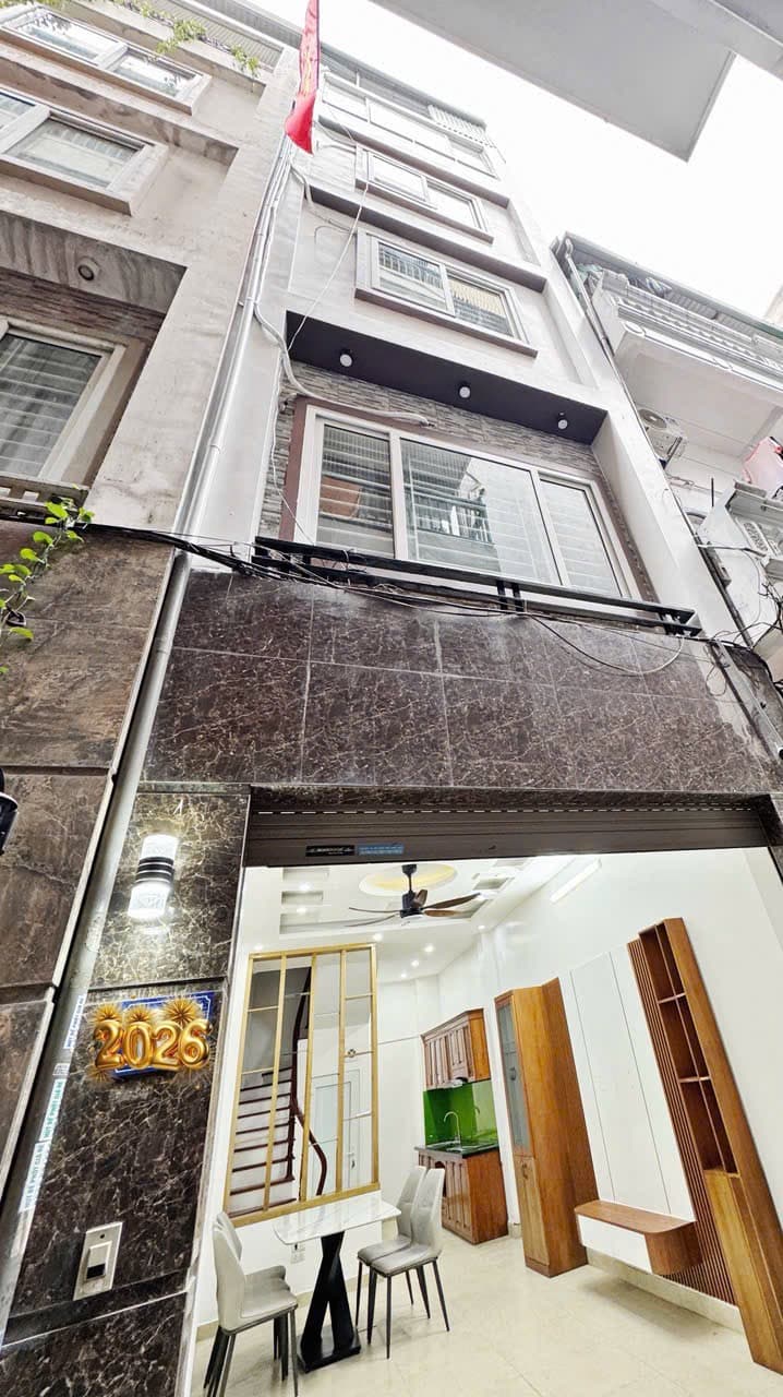 Nhà đất mặt phố, Cầu Giấy, Hà Nội - 33m² giá 11.3 tỷ