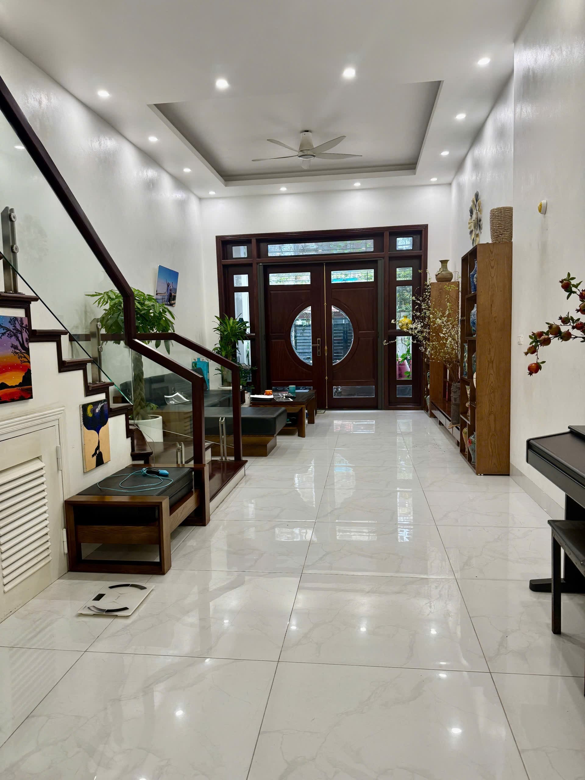 Nhà đất mặt phố, Long Biên, Hà Nội - 128m² giá 25 tỷ