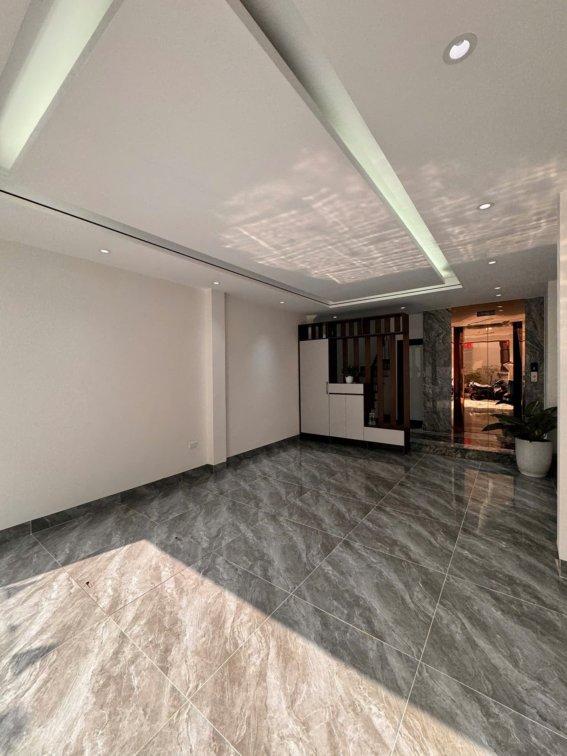 Nhà đất mặt phố, Long Biên, Hà Nội - 52m² giá 12.8 tỷ