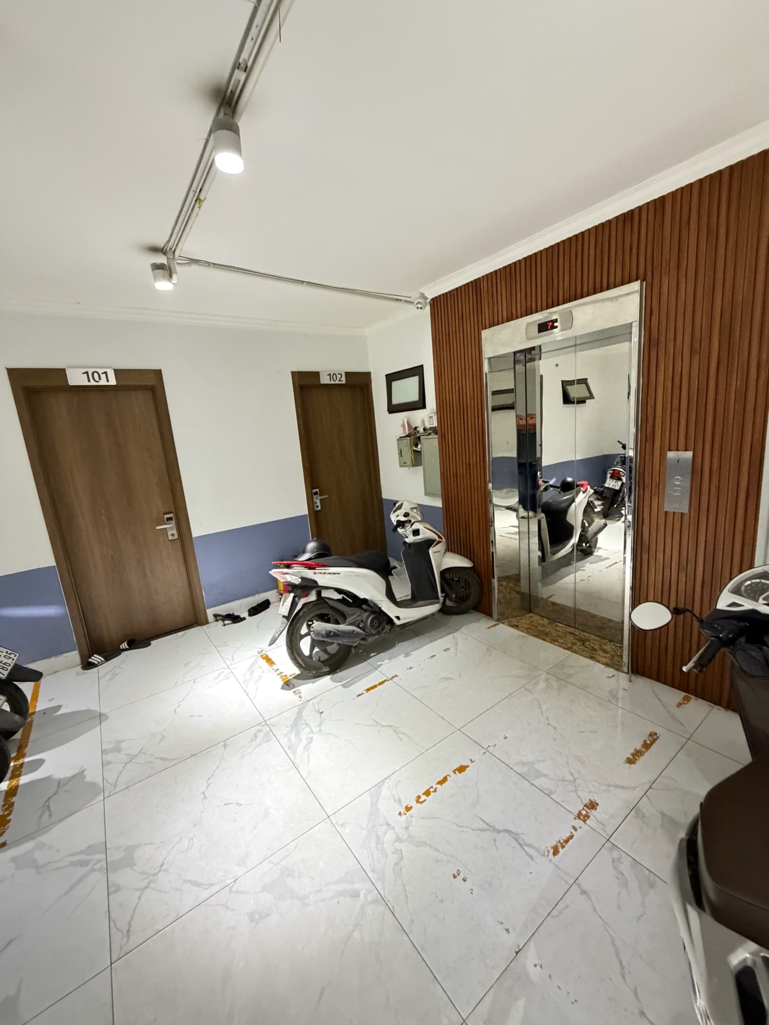Nhà đất mặt phố, Cầu Giấy, Hà Nội - 135m² giá 40.999 tỷ