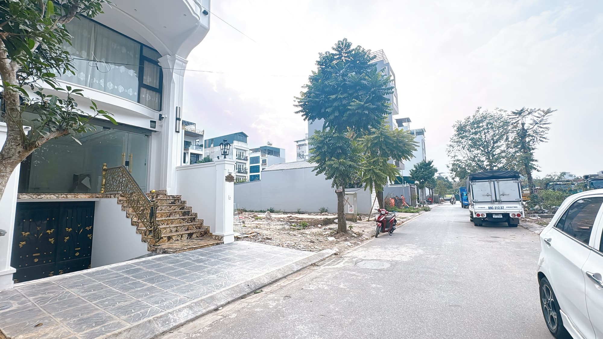 Nhà đất mặt phố Long Biên, Hà Nội - 9, m² giá 35.2 tỷ
