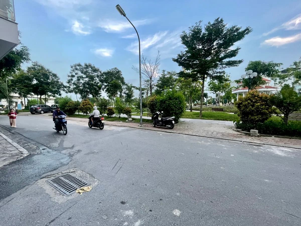Nhà đất mặt phố, Long Biên, Hà Nội - 67.1m² giá 17.4 tỷ