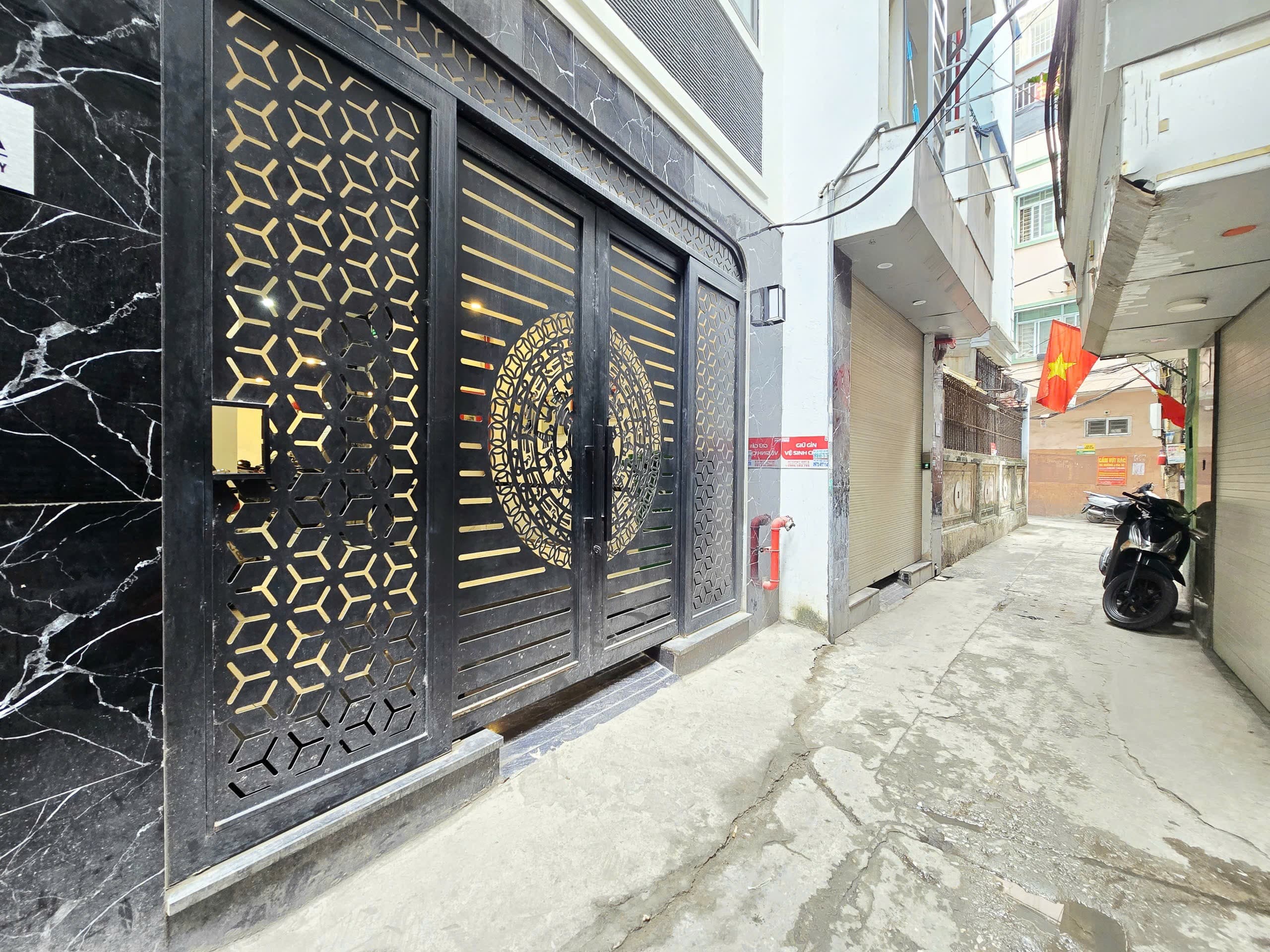 Nhà đất mặt phố, Cầu Giấy, Hà Nội - 53m² giá 17.2 tỷ