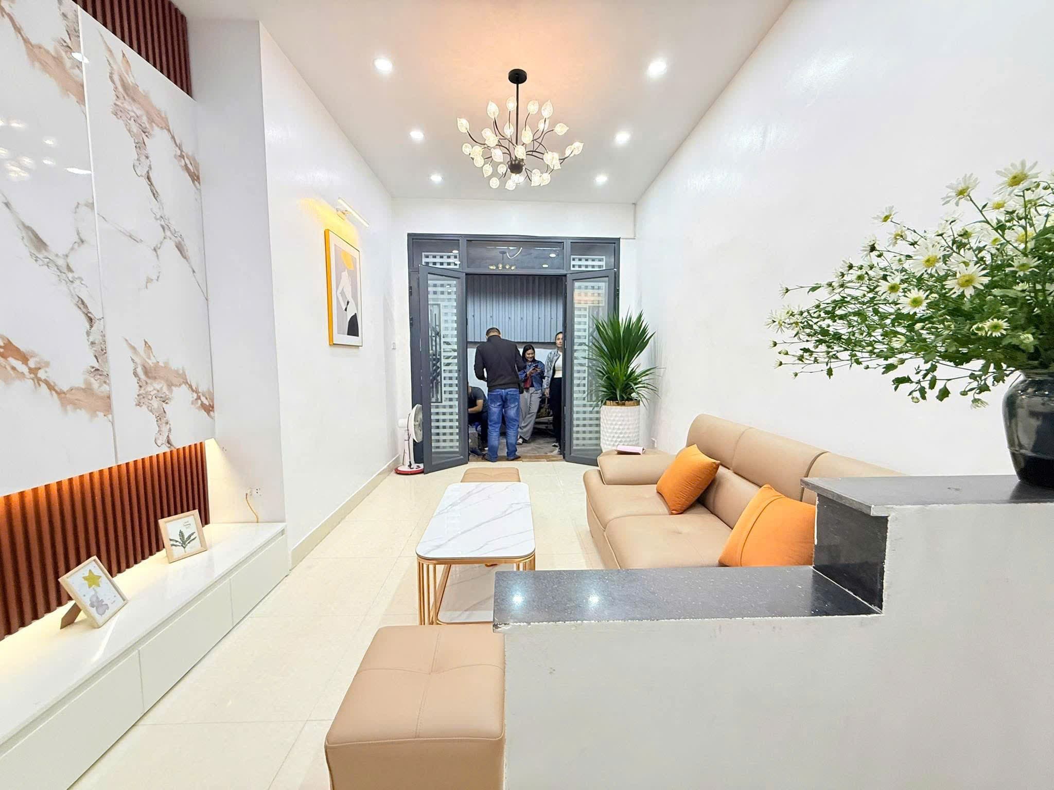 Nhà đất mặt phố, Cầu Giấy, Hà Nội - 32m² giá 9.5 tỷ