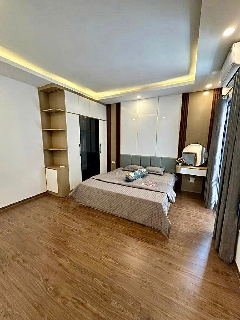 Nhà đất mặt phố, Long Biên, Hà Nội - 48m² giá 11.7 tỷ