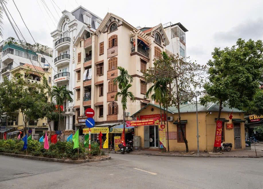 Nhà đất mặt phố, Cầu Giấy, Hà Nội - 135m² giá 81 tỷ