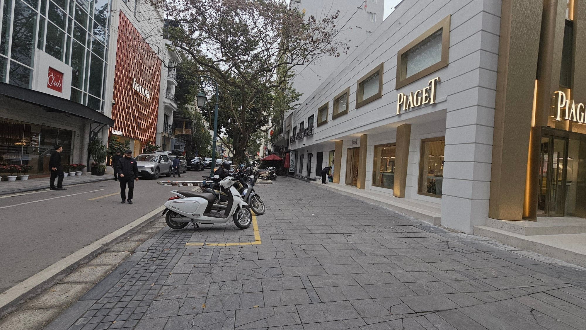 Nhà đất mặt phố, Hoàn Kiếm, Hà Nội - 26m² giá 48.9 tỷ