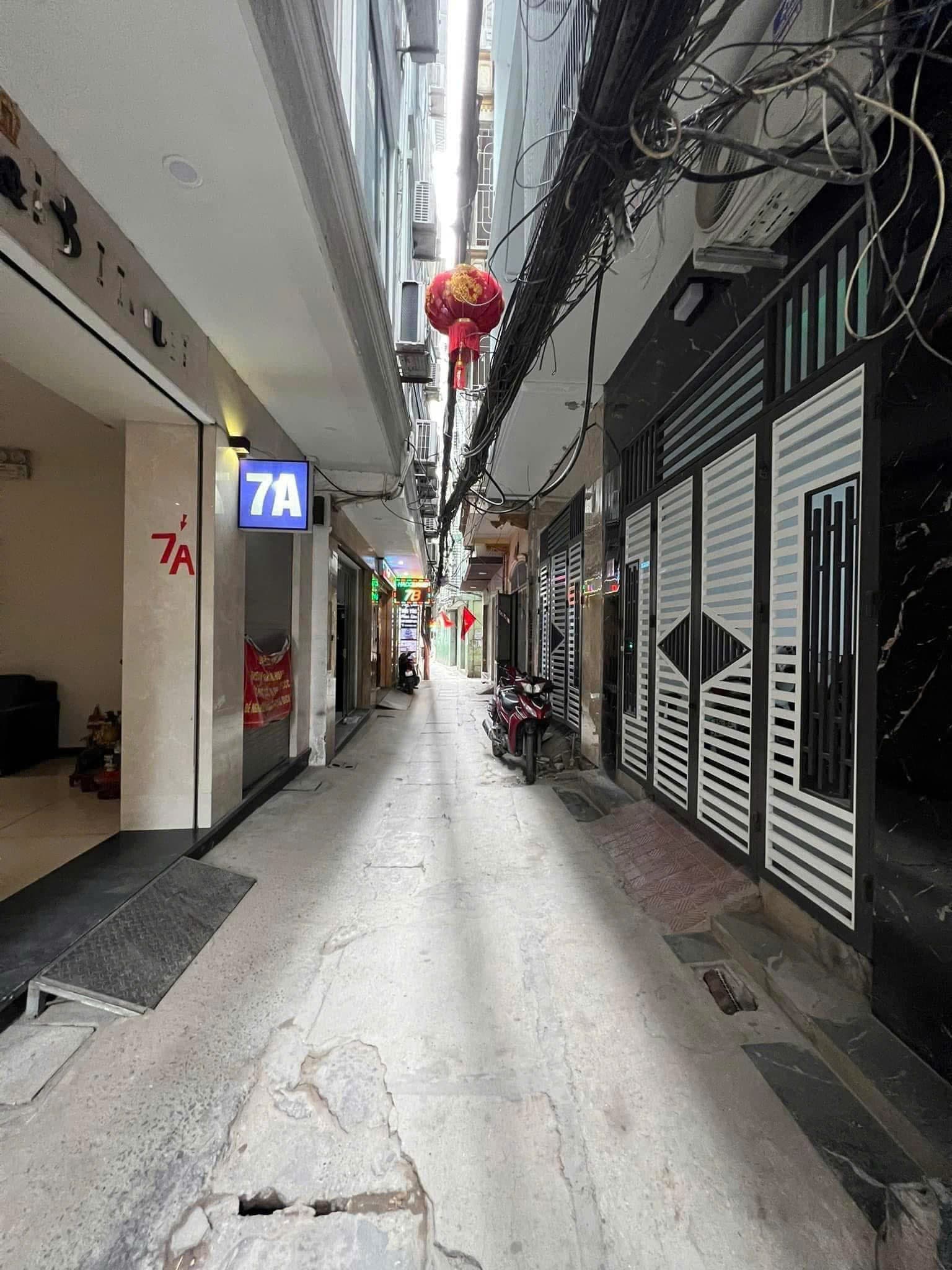 Nhà đất mặt phố, Cầu Giấy, Hà Nội - 60m² giá 21.5 tỷ