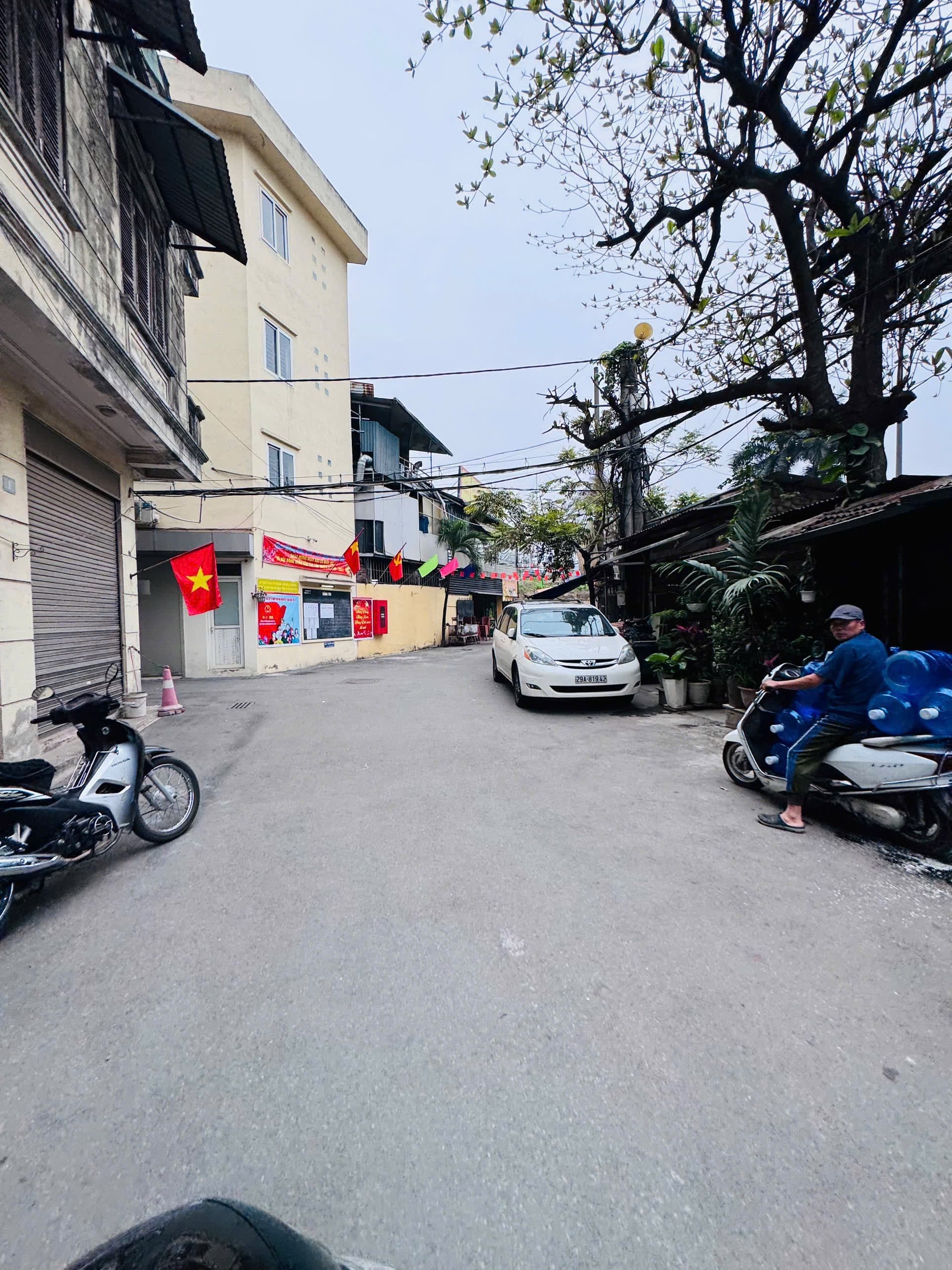 Nhà đất mặt phố, Tây Hồ, Hà Nội - 39m² giá 15.8 tỷ