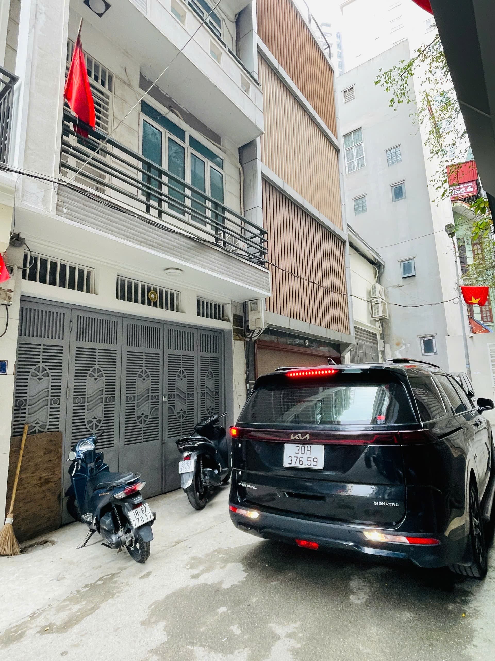 Nhà đất mặt phố, Hoàng Mai, Hà Nội - 66m² giá 23 tỷ