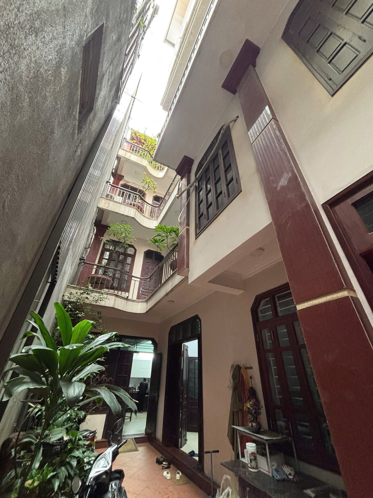 Nhà đất mặt phố, Tây Hồ, Hà Nội - 160m² giá 61 tỷ