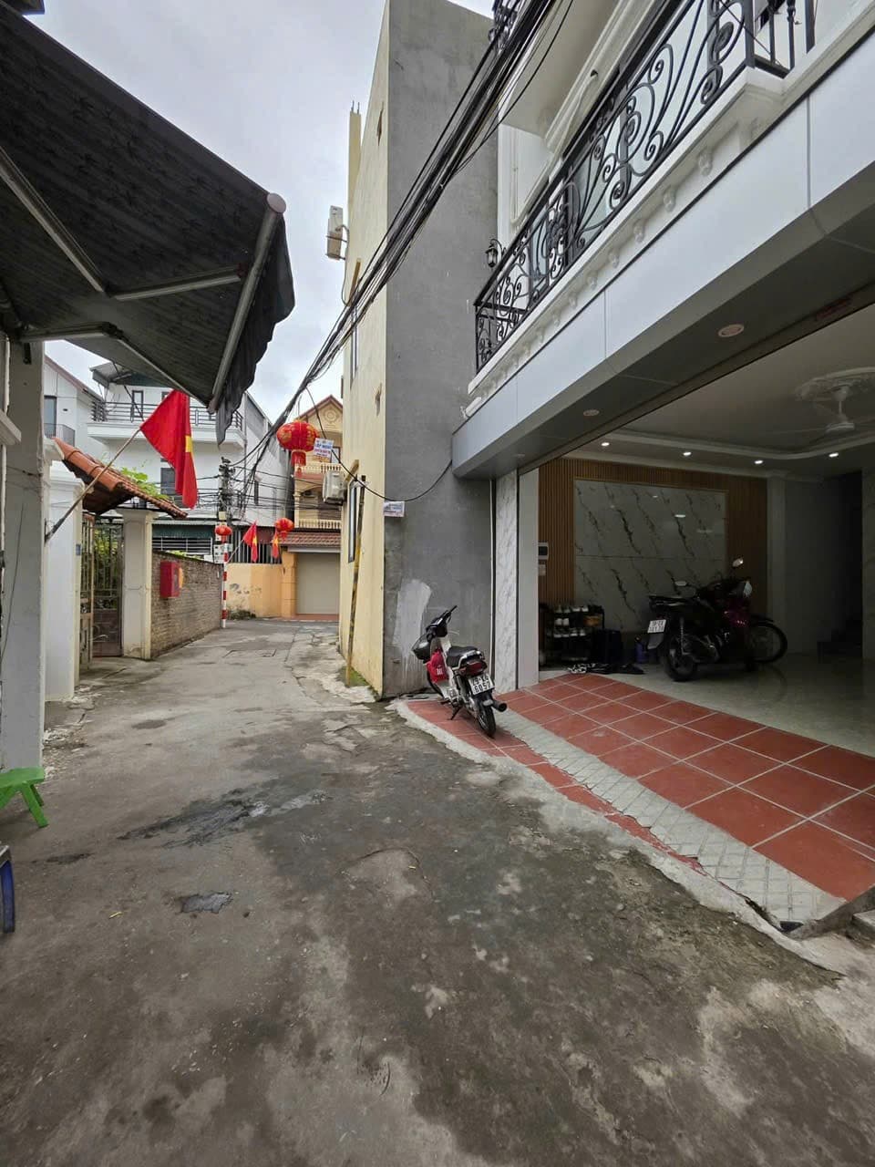 Nhà đất mặt phố, Long Biên, Hà Nội - 52m² giá 10.6 tỷ