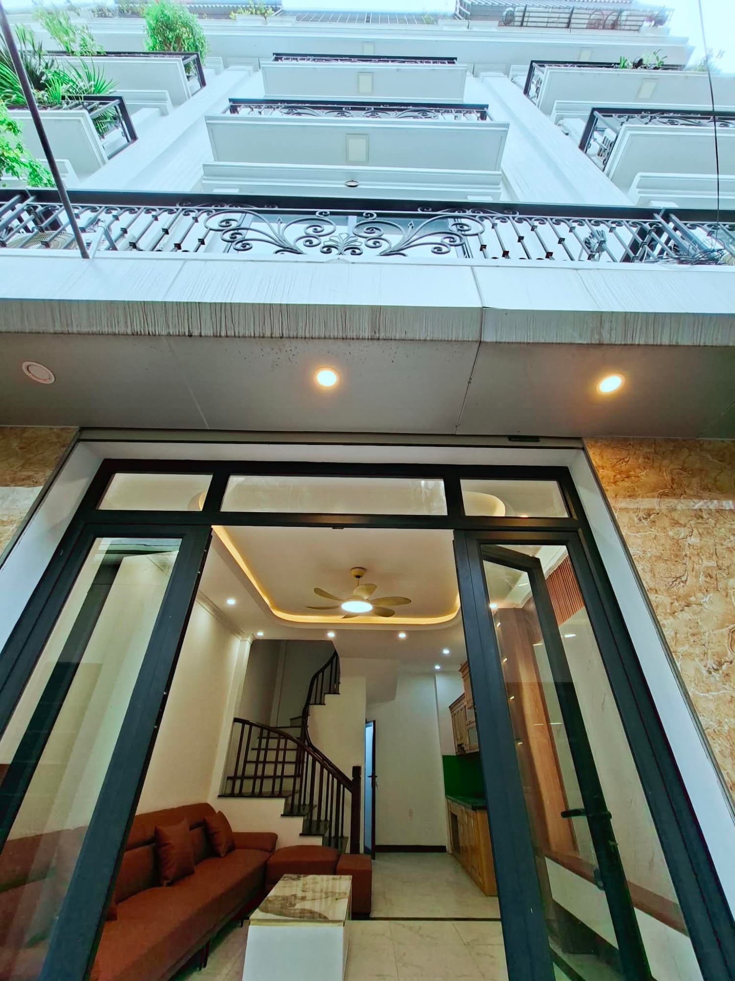 Nhà đất mặt phố, Long Biên, Hà Nội - 33m² giá 8.15 tỷ