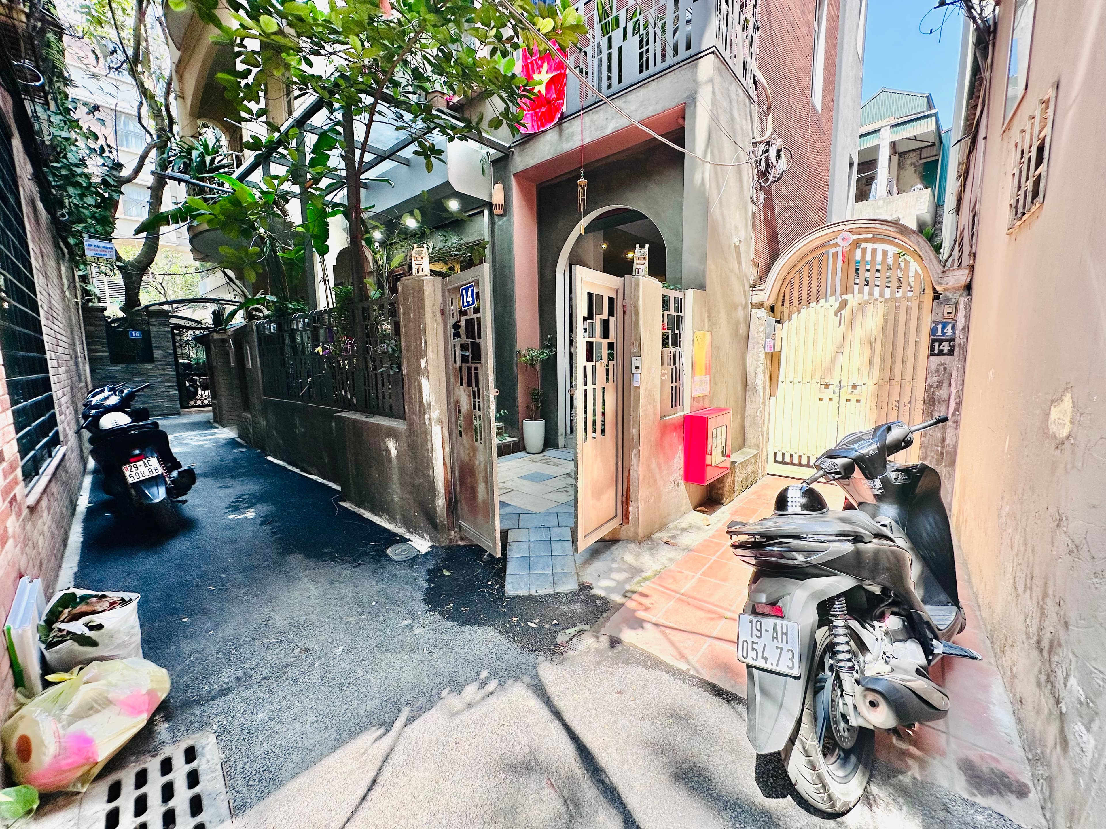 Nhà đất mặt phố, Tây Hồ, Hà Nội - 75m² giá 13.9 tỷ
