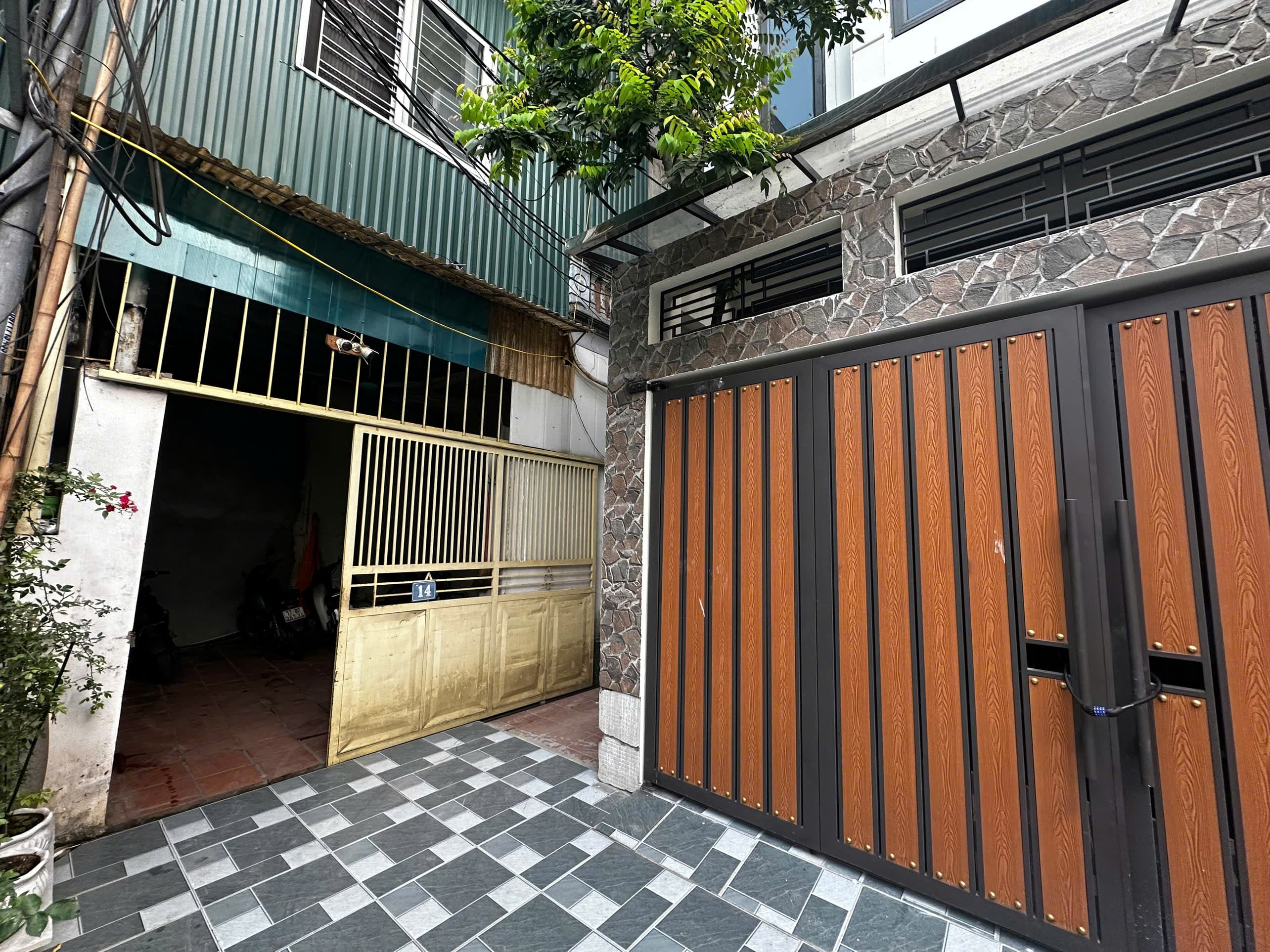 Nhà đất mặt phố, Long Biên, Hà Nội - 32.6m² giá 9.7 tỷ