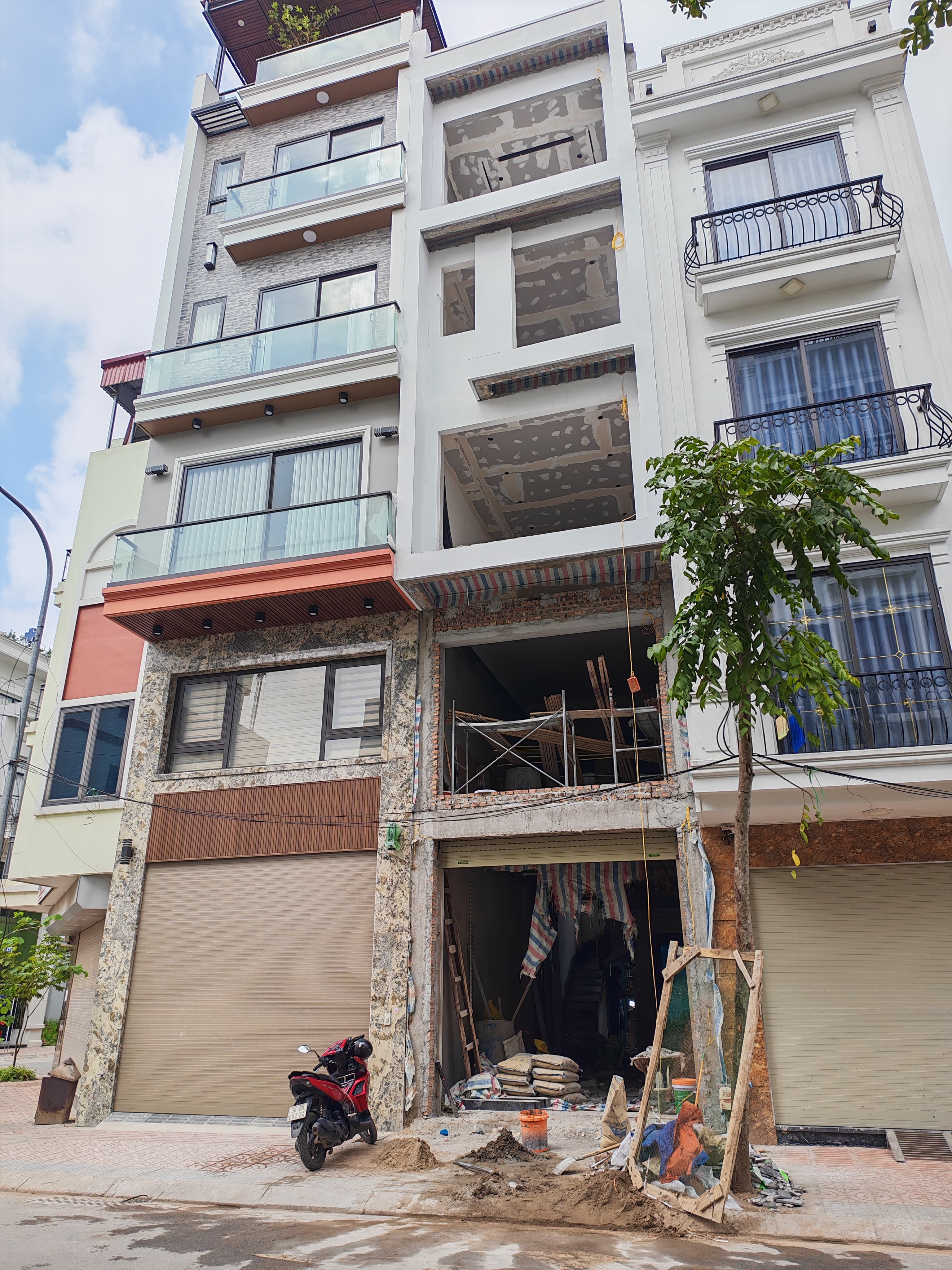 Nhà đất mặt phố, Long Biên, Hà Nội - 42m² giá 22.2 tỷ