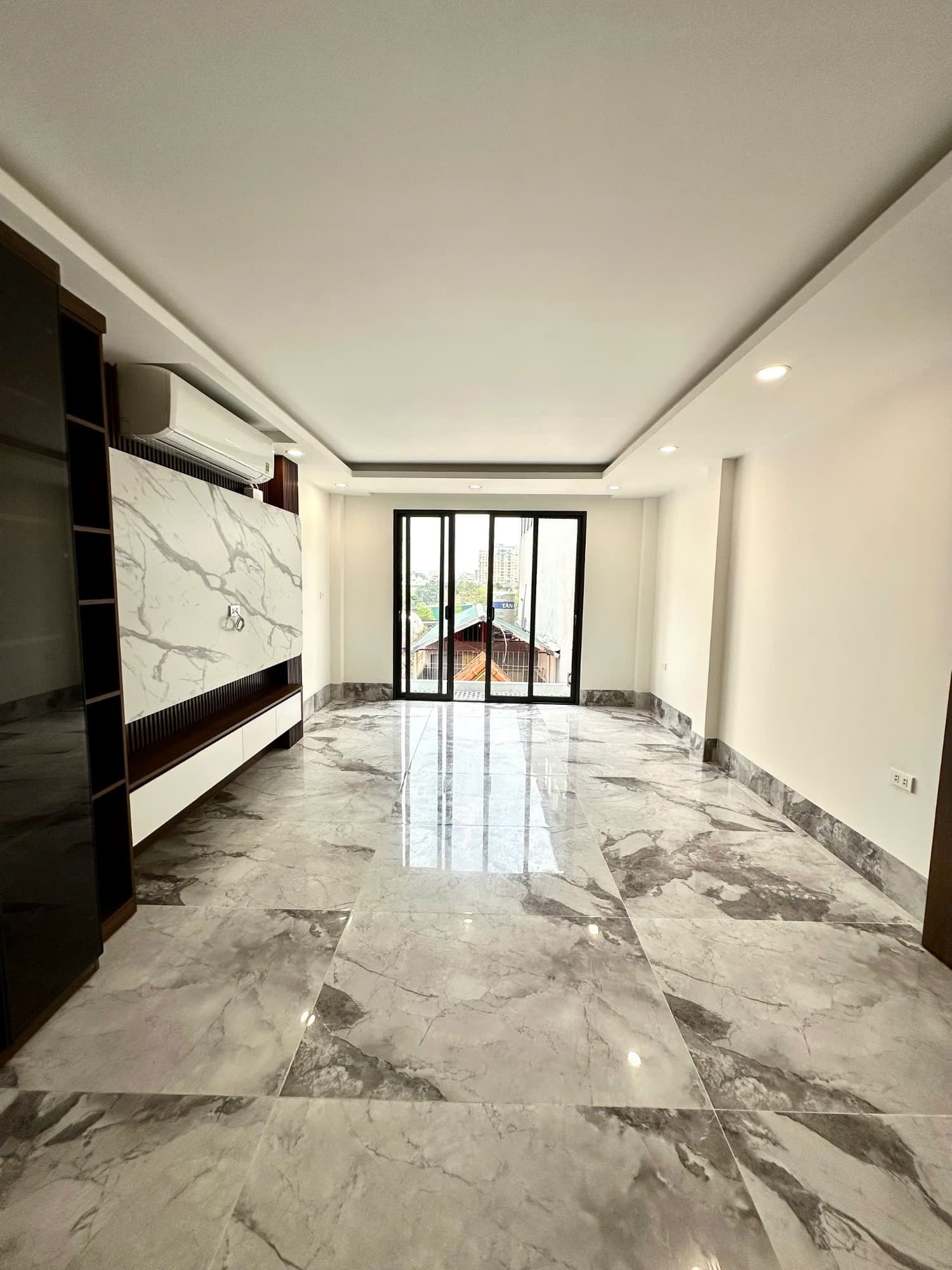 Nhà đất mặt phố, Hoàng Mai, Hà Nội - 52m² giá 26.8 tỷ