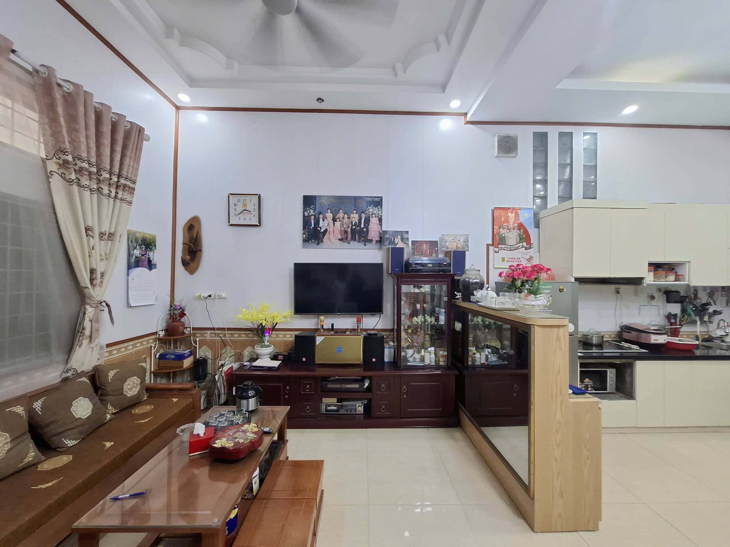 Nhà đất mặt phố, Cầu Giấy, Hà Nội - 41m² giá 14.7 tỷ